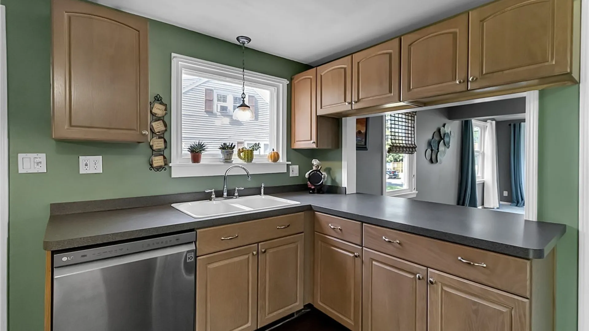 Property at 84 Westminster Road, West Seneca, NY 14224 15