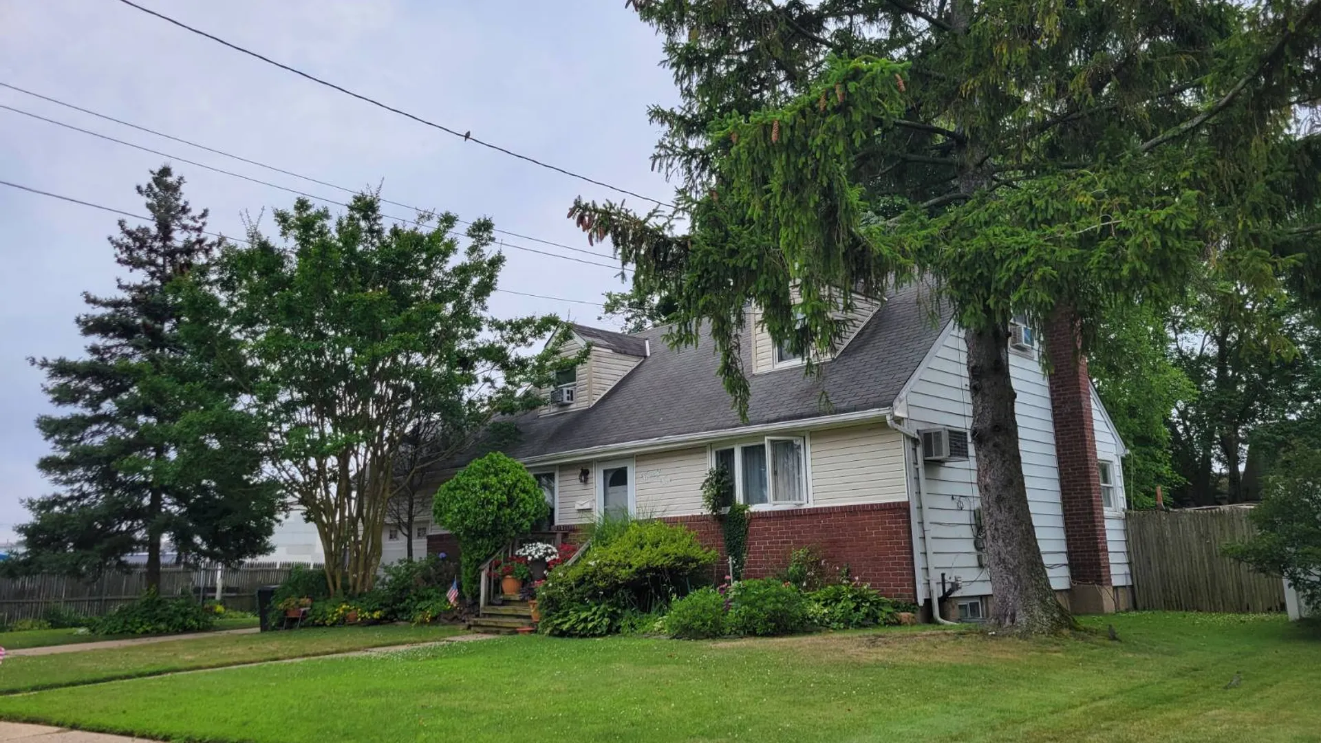 Property at 25 S. Violet St, Bethpage, NY 11714 2