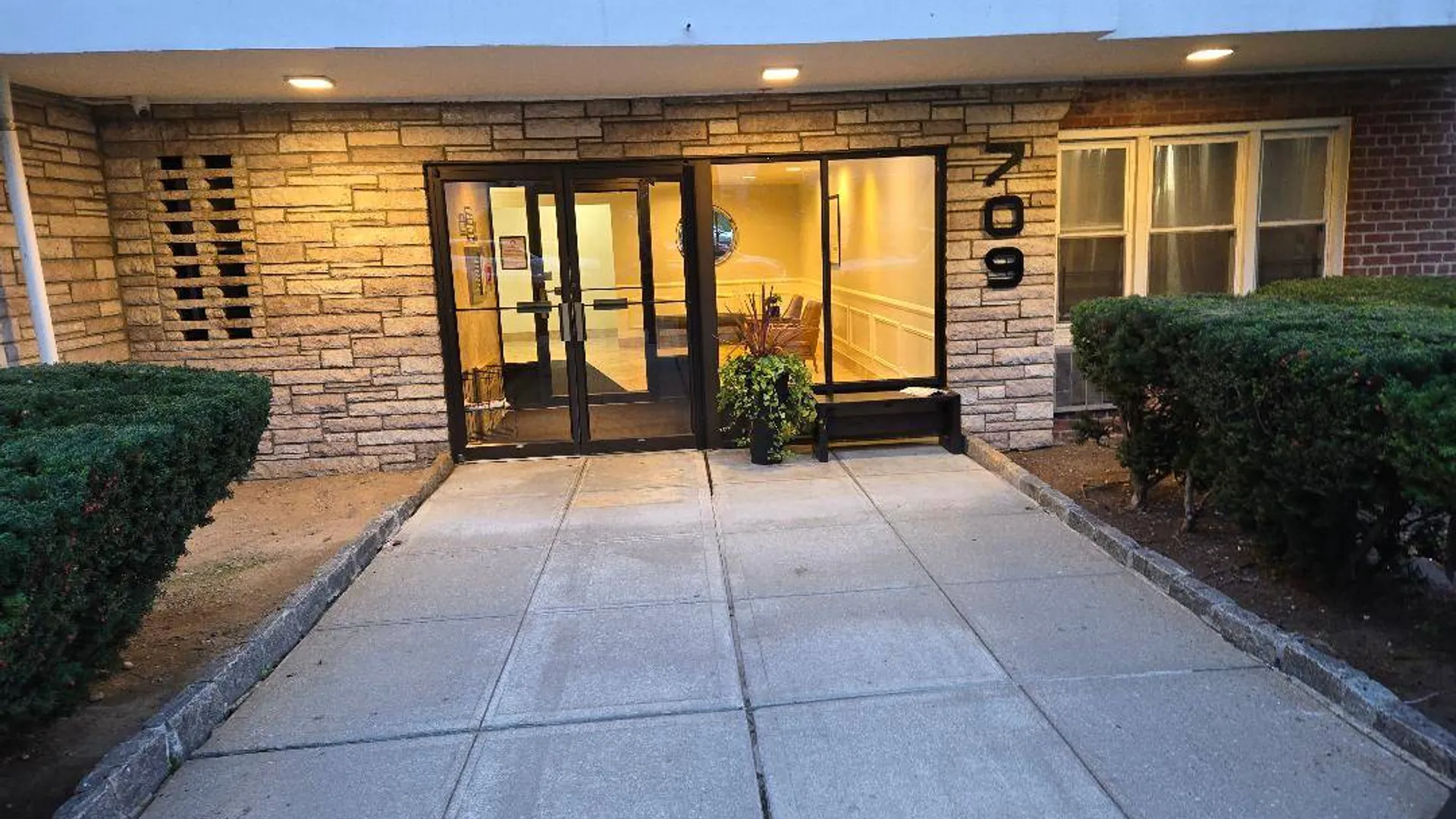 Property at 709 Warburton Avenue, Yonkers,, NY 10701 5