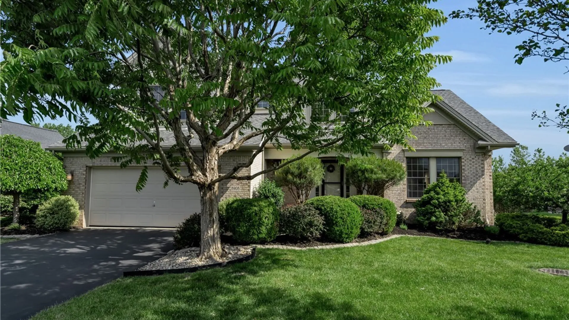 Property at 8908 Connemara Lane, Clarence, NY 14032 6