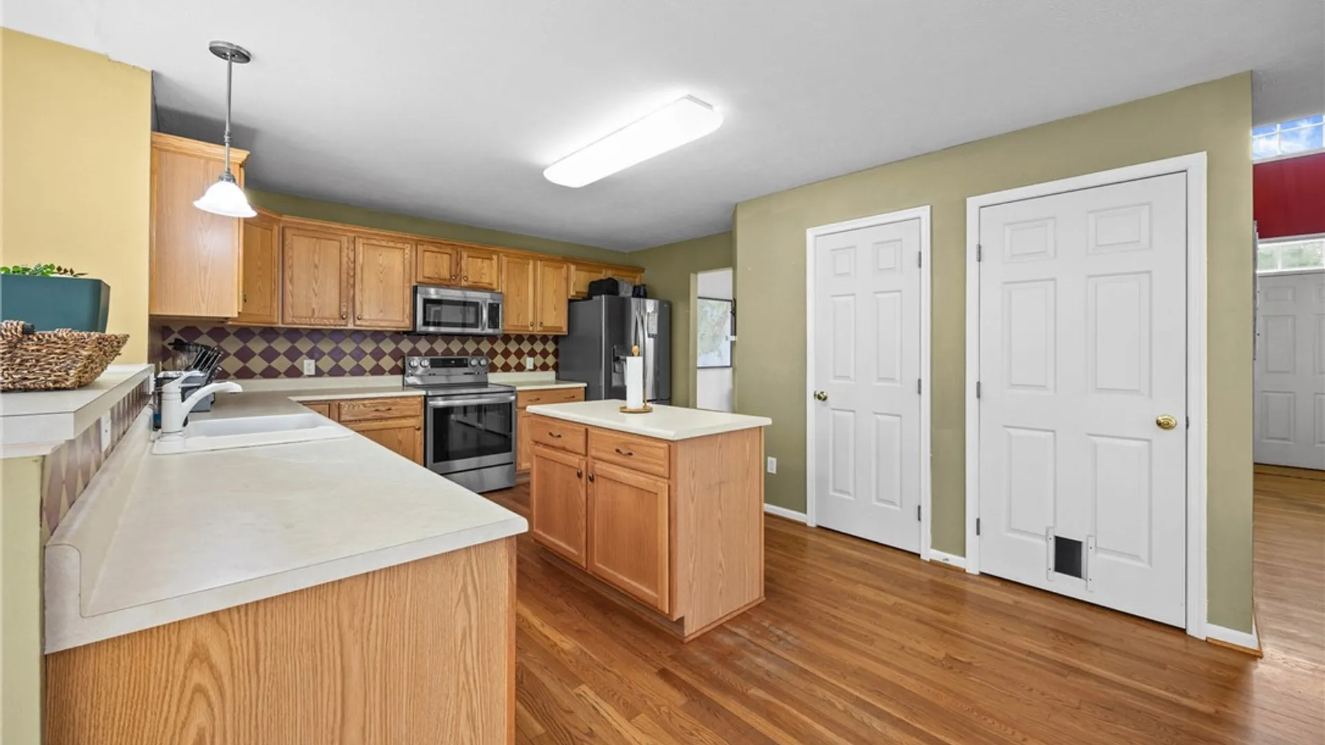 Property at 1310 Surrey Garden, Webster, NY 14580 10