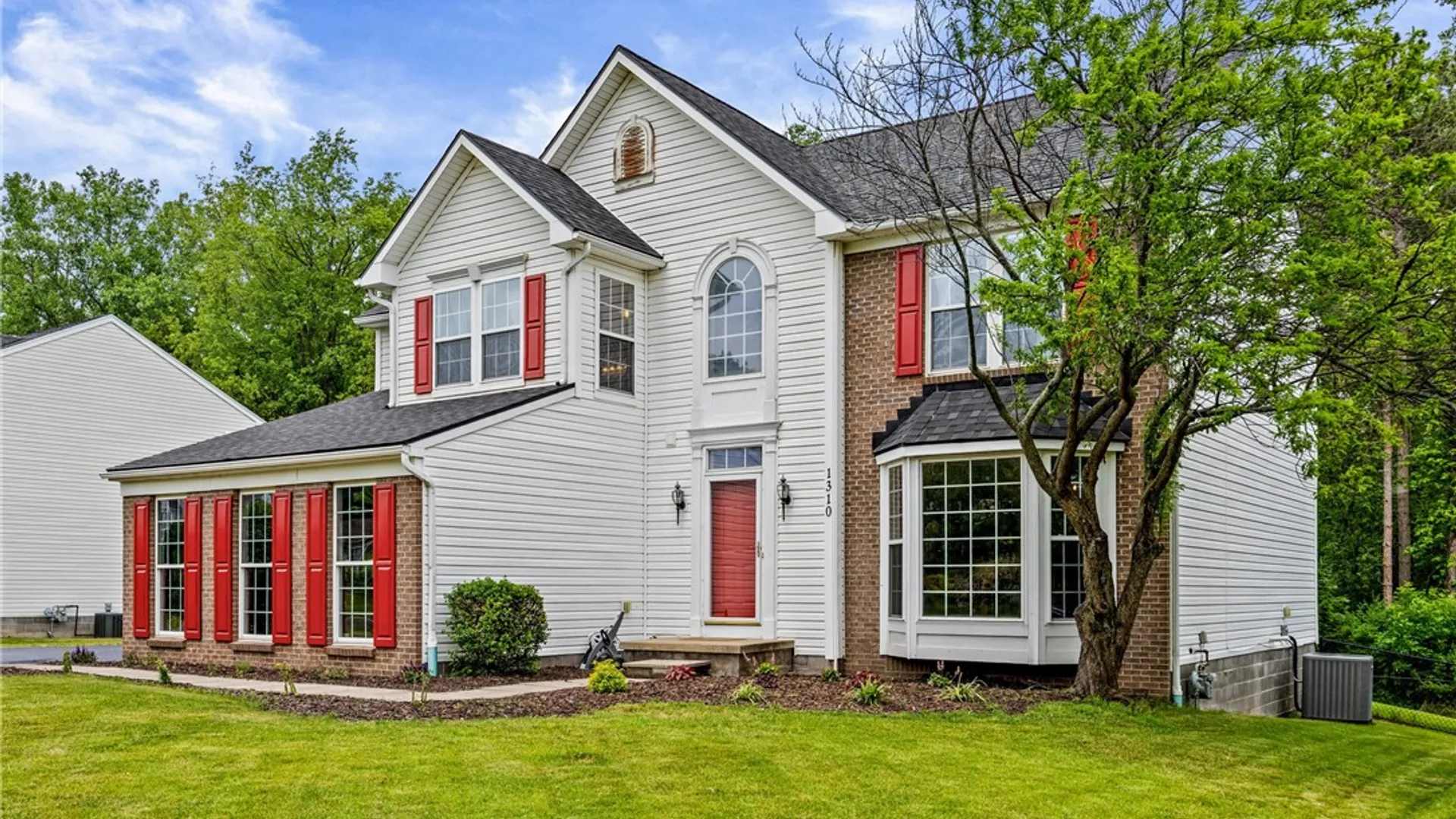 Property at 1310 Surrey Garden, Webster, NY 14580 3
