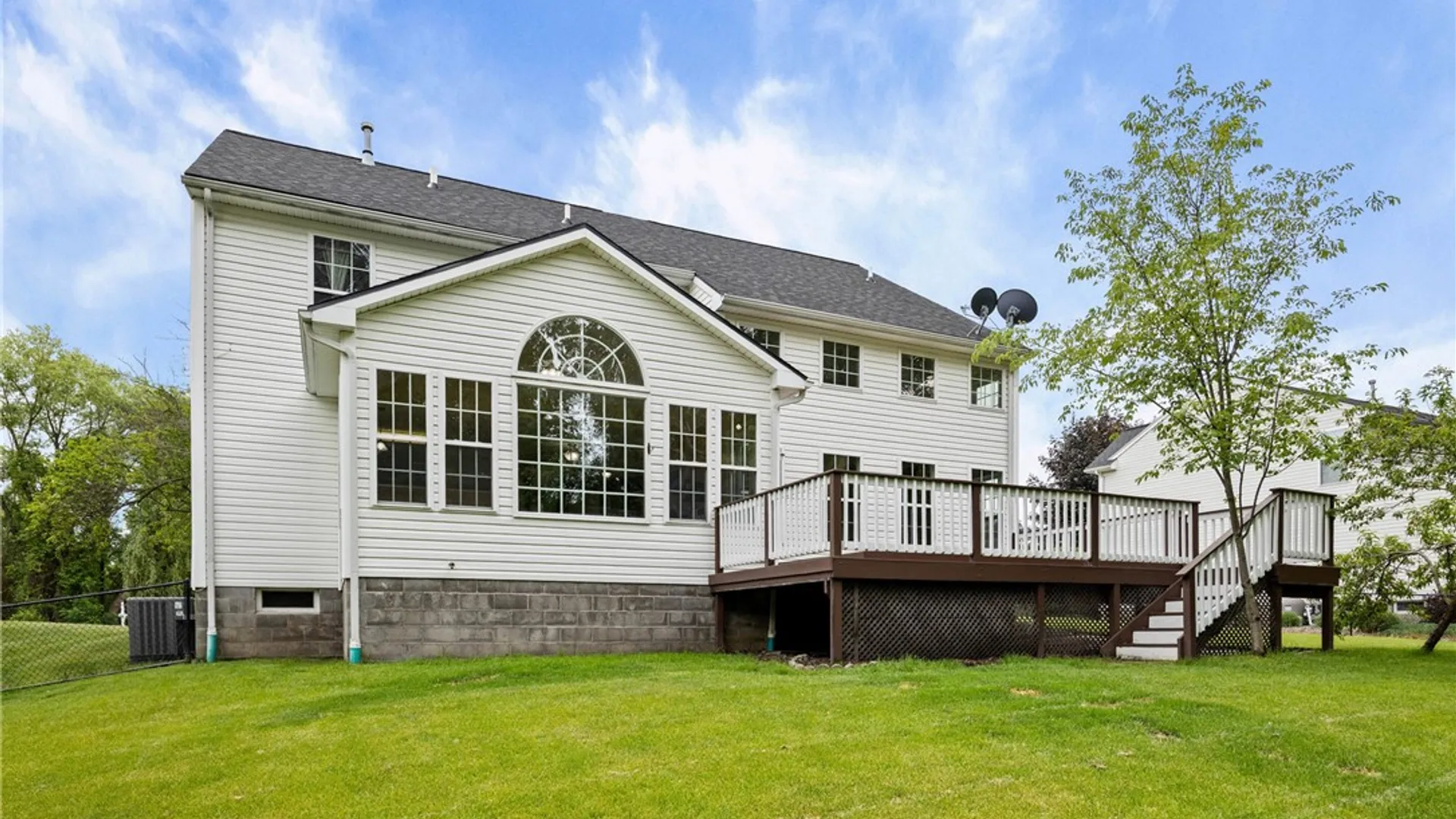 Property at 1310 Surrey Garden, Webster, NY 14580 44