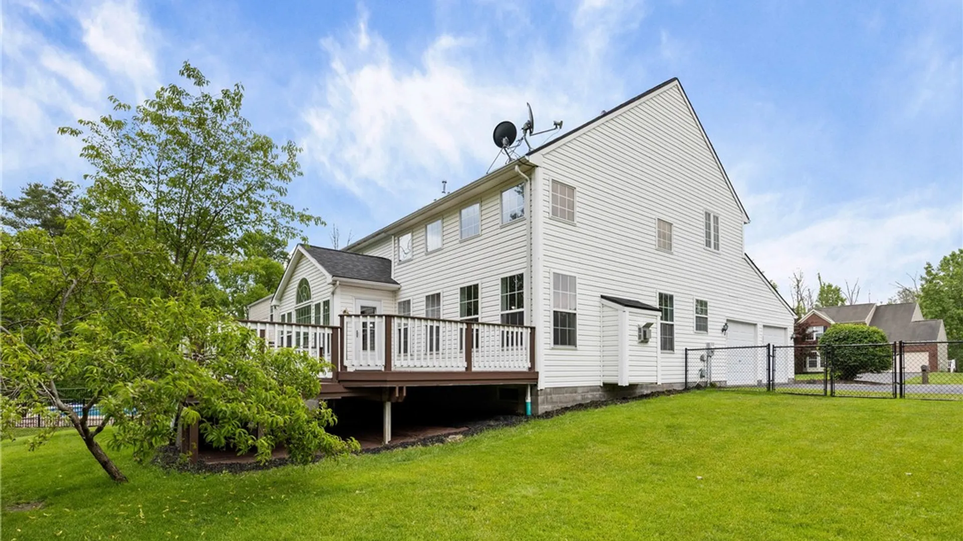 Property at 1310 Surrey Garden, Webster, NY 14580 45