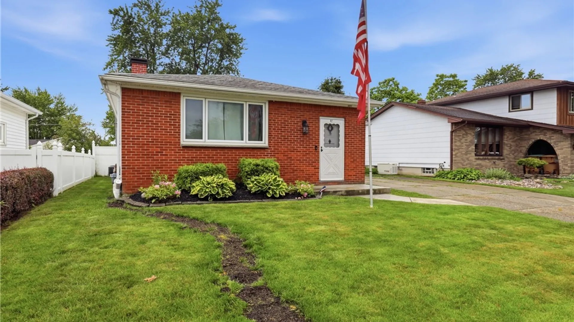 Property at 87 Bronx Drive, Cheektowaga, NY 14227 2