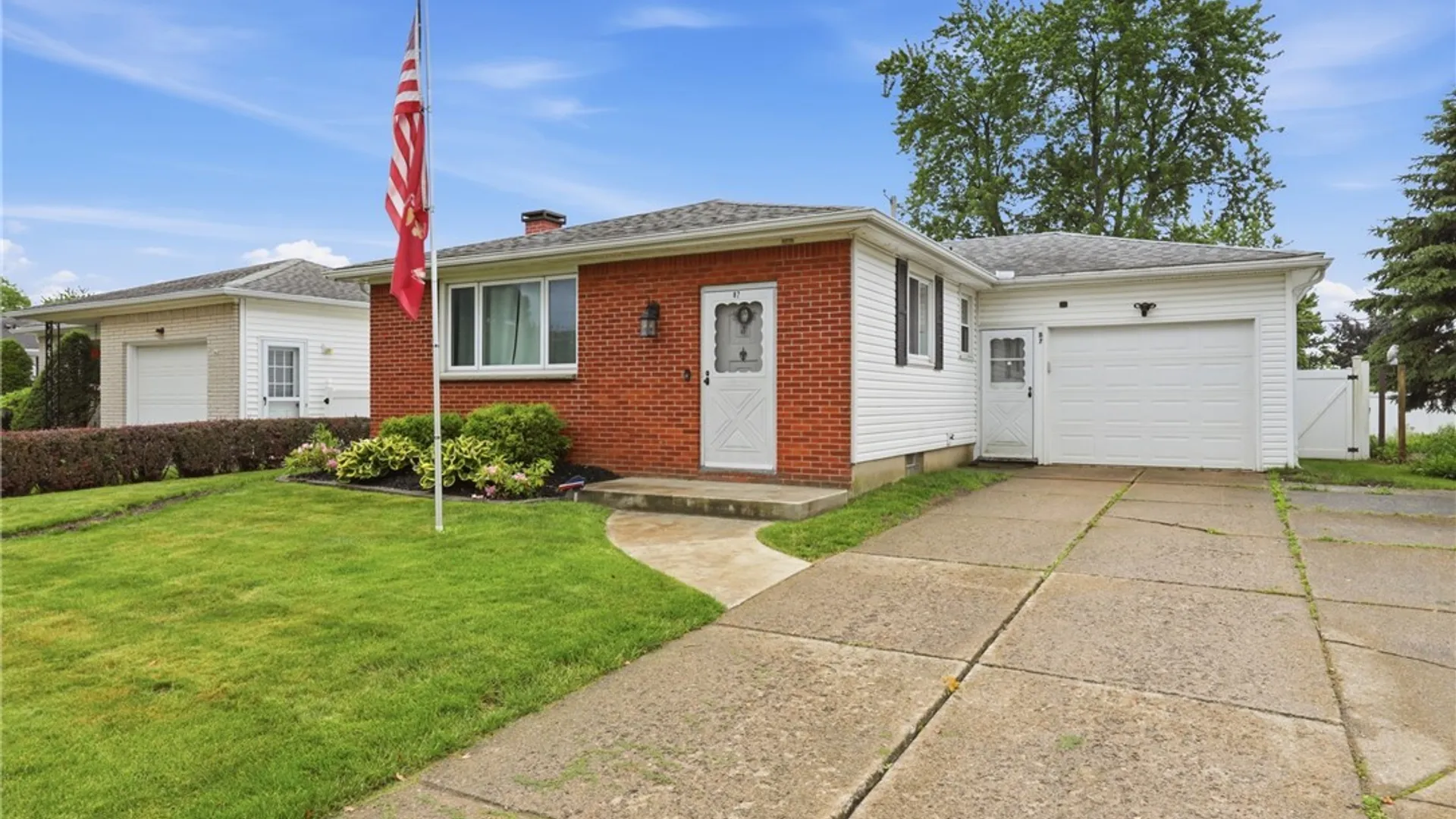 Property at 87 Bronx Drive, Cheektowaga, NY 14227 3
