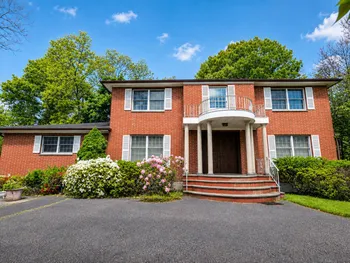 Property at 4 Carol Ln, Mamaroneck, NY 10543