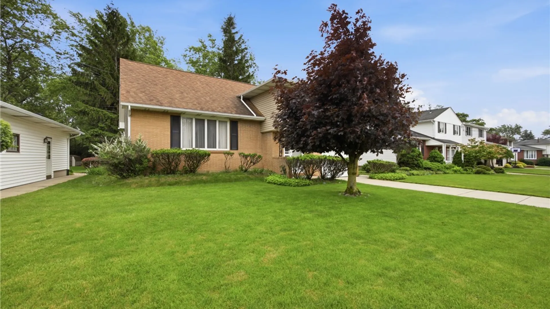 Property at 169 Cranwood Drive, West Seneca, NY 14224 2