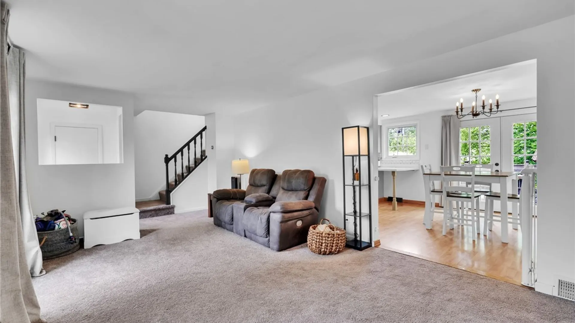 Property at 210 Woodcrest Drive, West Seneca, NY 14220 12