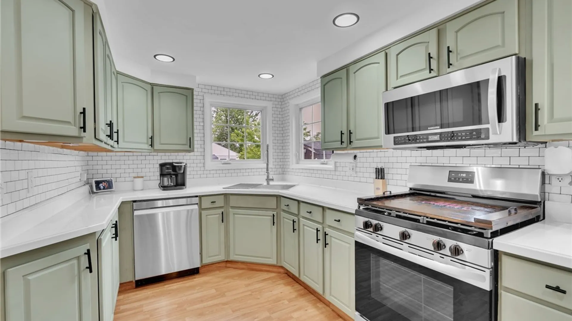 Property at 210 Woodcrest Drive, West Seneca, NY 14220 21