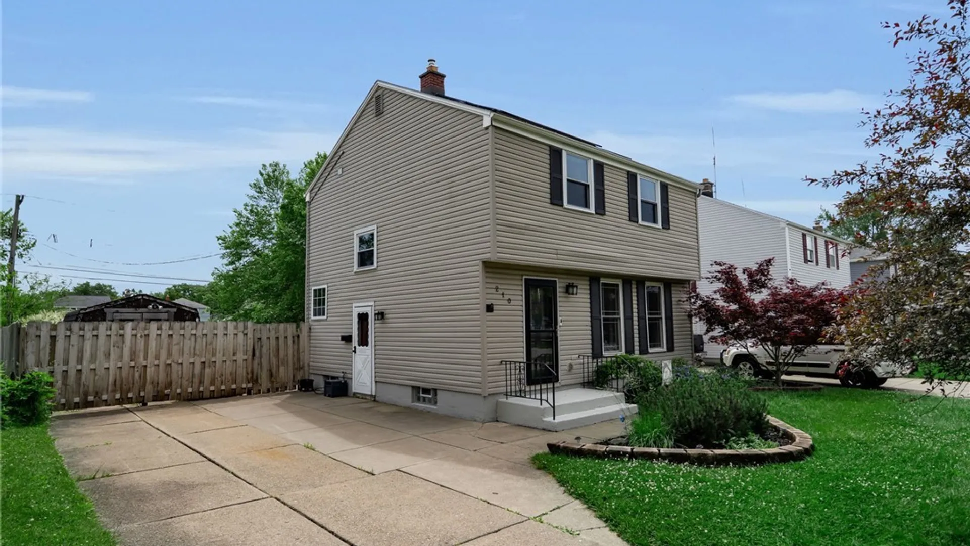 Property at 210 Woodcrest Drive, West Seneca, NY 14220 4