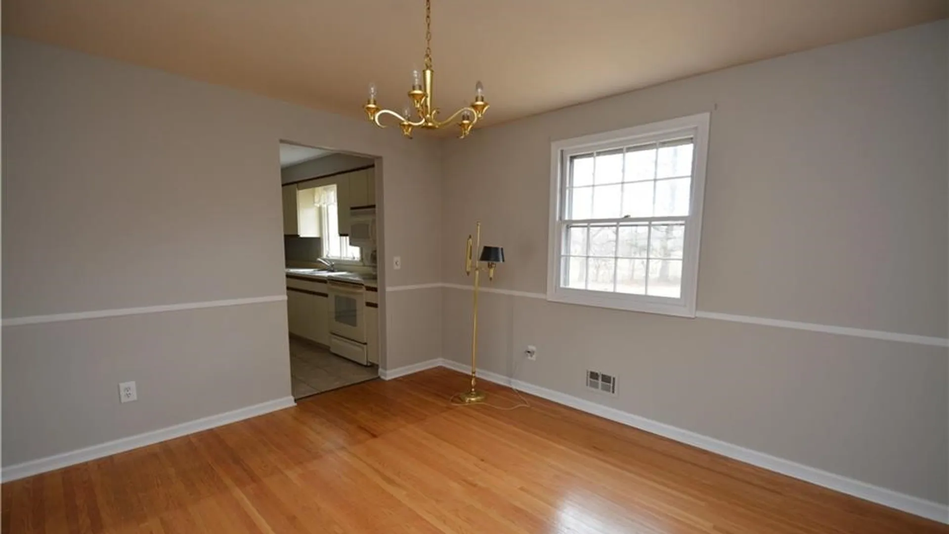 Property at 28 Candlewood Drive, Pittsford, NY 14534 10