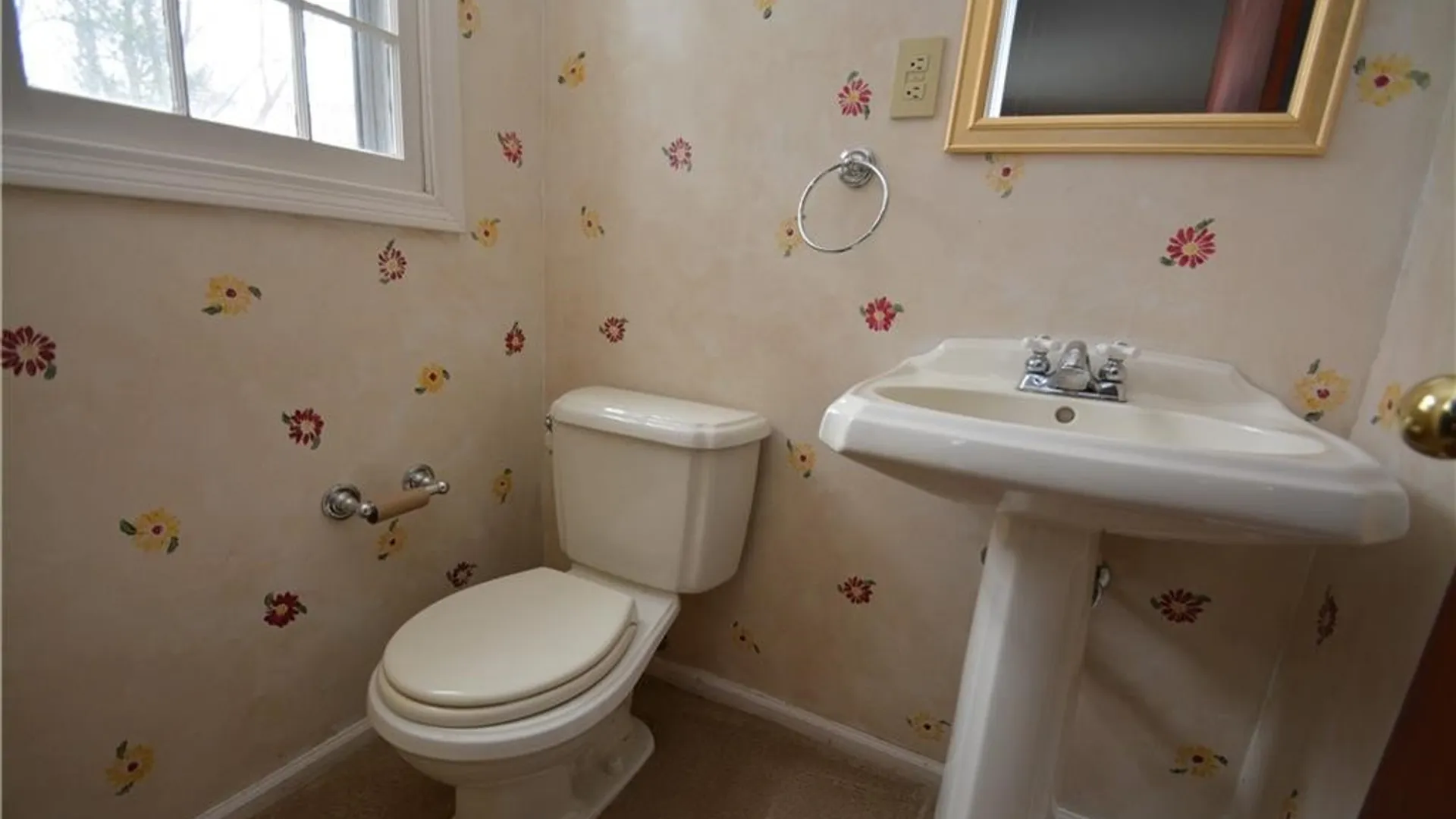 Property at 28 Candlewood Drive, Pittsford, NY 14534 12