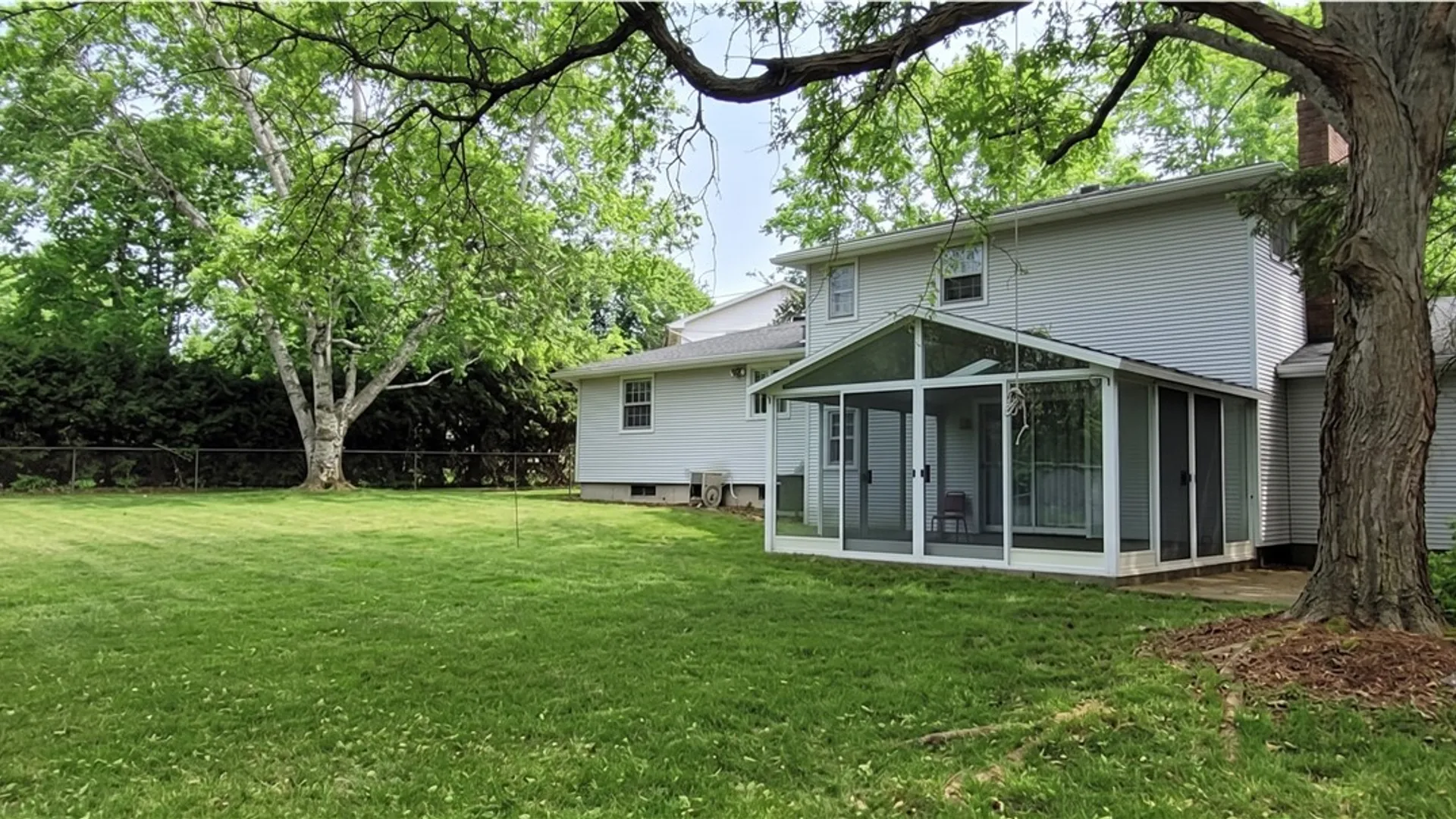 Property at 28 Candlewood Drive, Pittsford, NY 14534 3