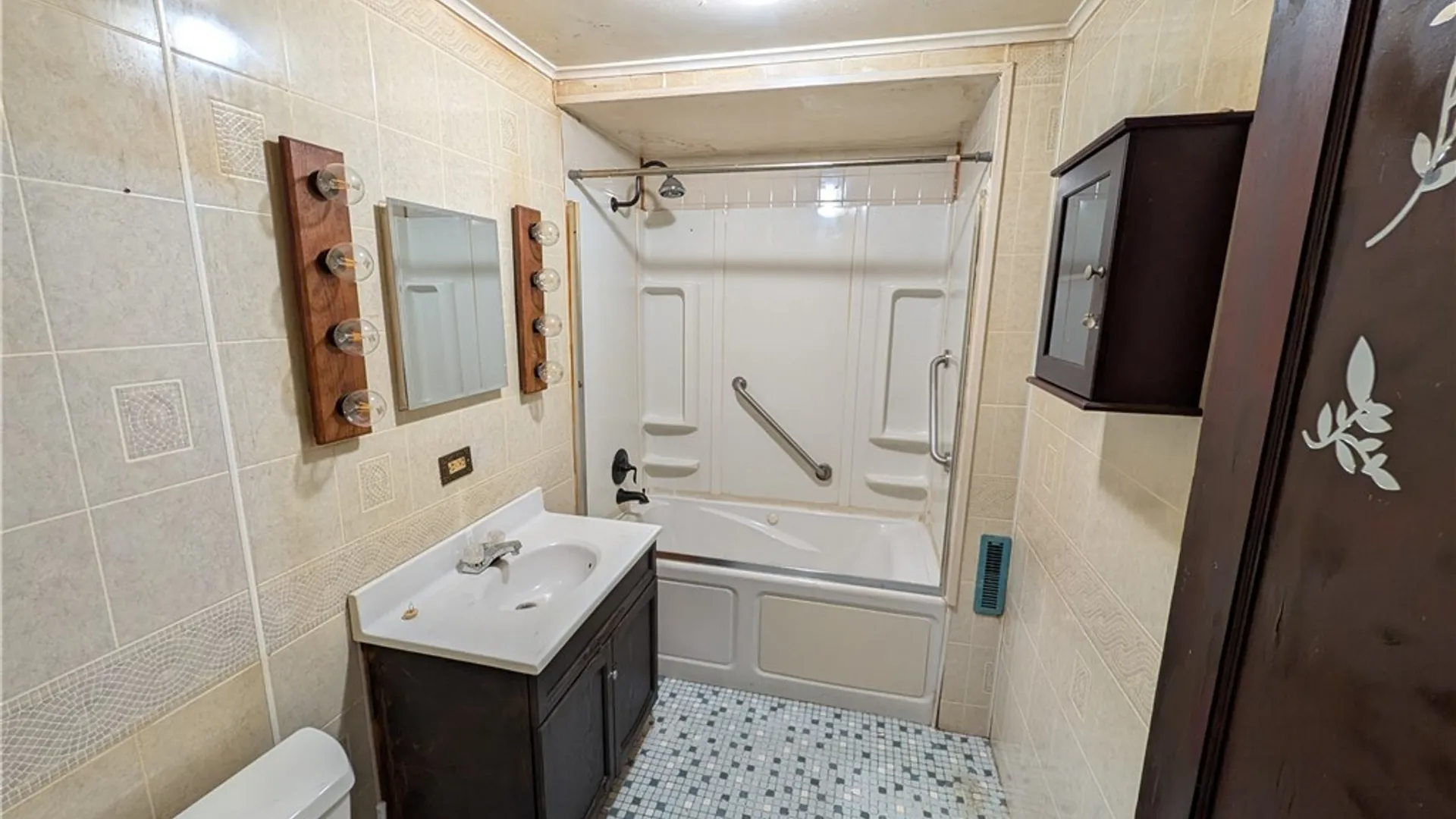 Property at 752 Spruce Avenue, Niagara Falls, NY 14301 14