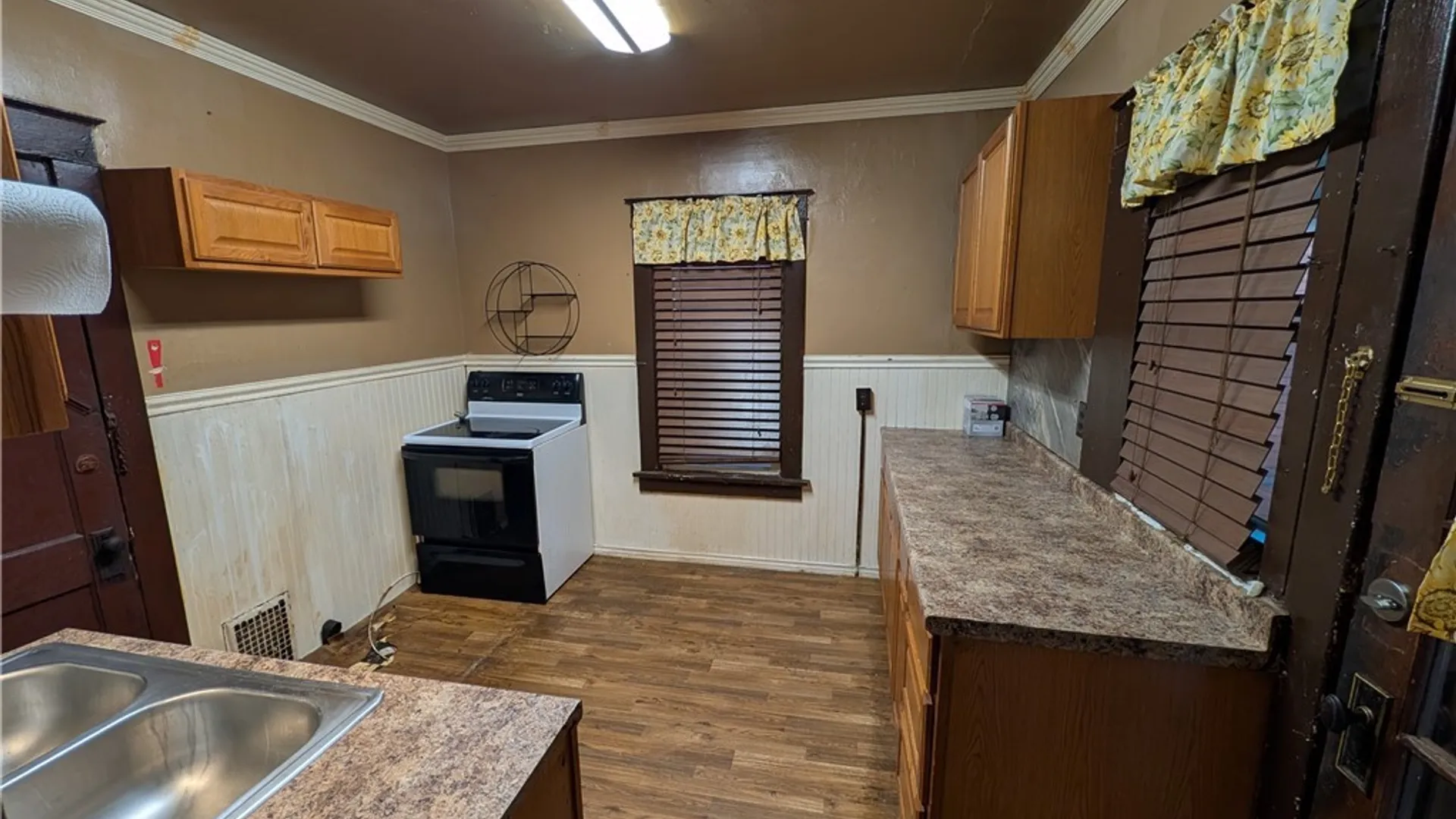 Property at 752 Spruce Avenue, Niagara Falls, NY 14301 3