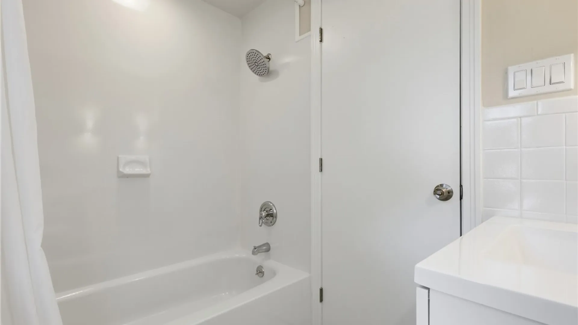 Property at 51 Hillcrest Drive, West Seneca, NY 14224 18