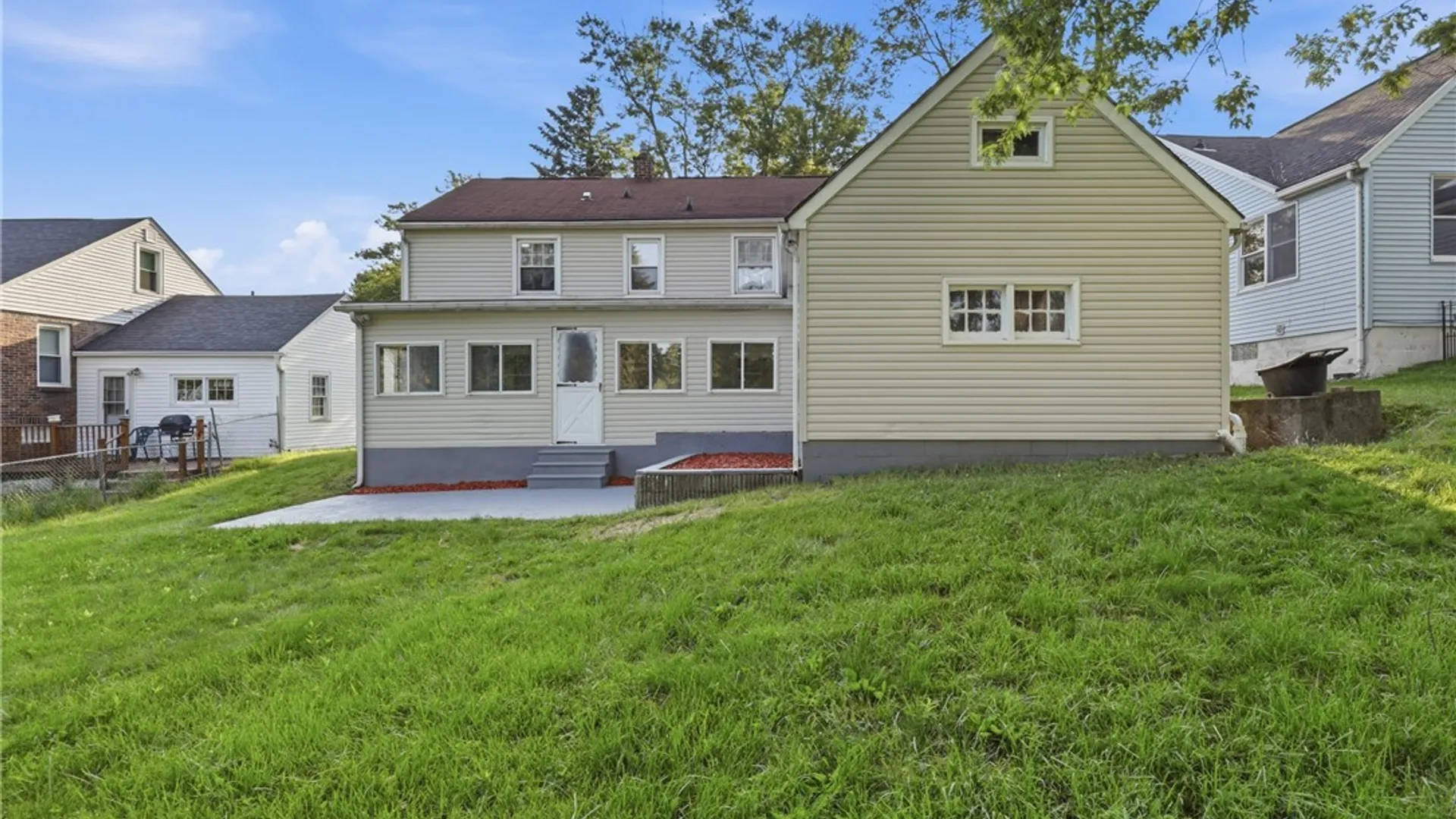 Property at 51 Hillcrest Drive, West Seneca, NY 14224 3