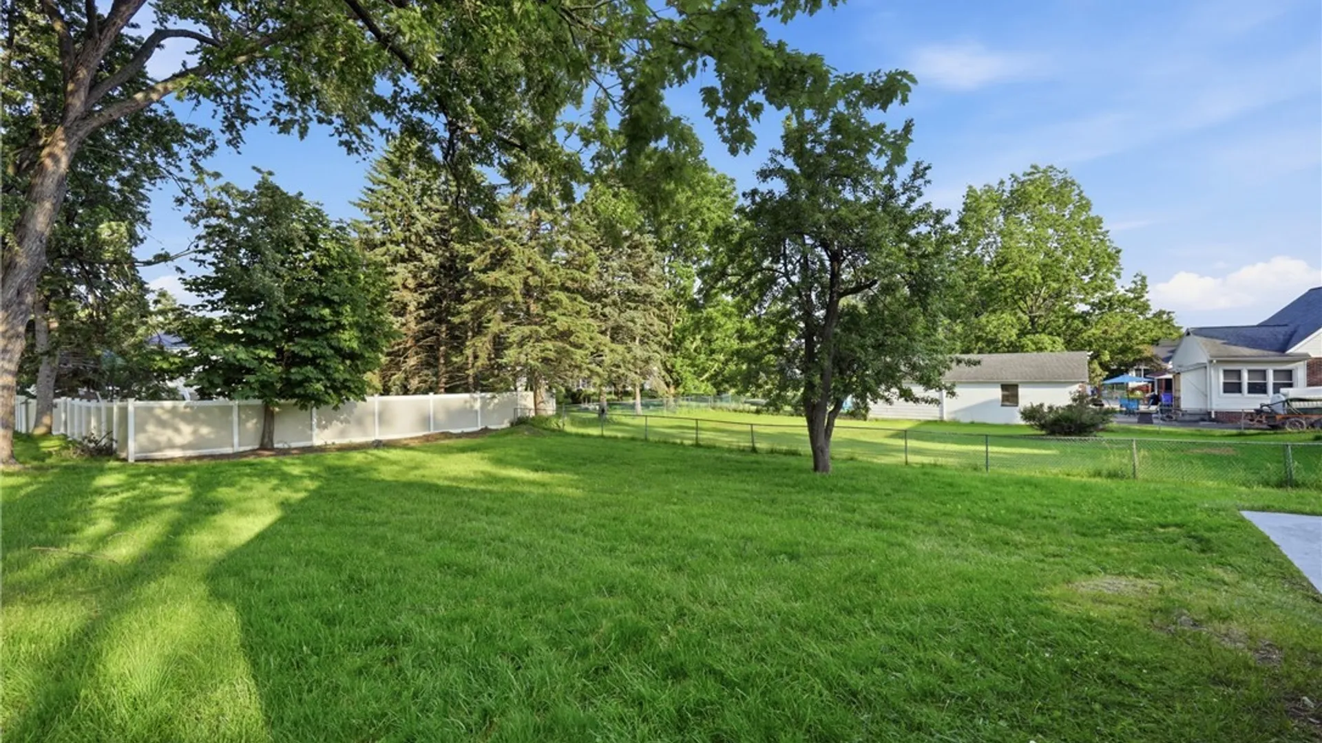Property at 51 Hillcrest Drive, West Seneca, NY 14224 5