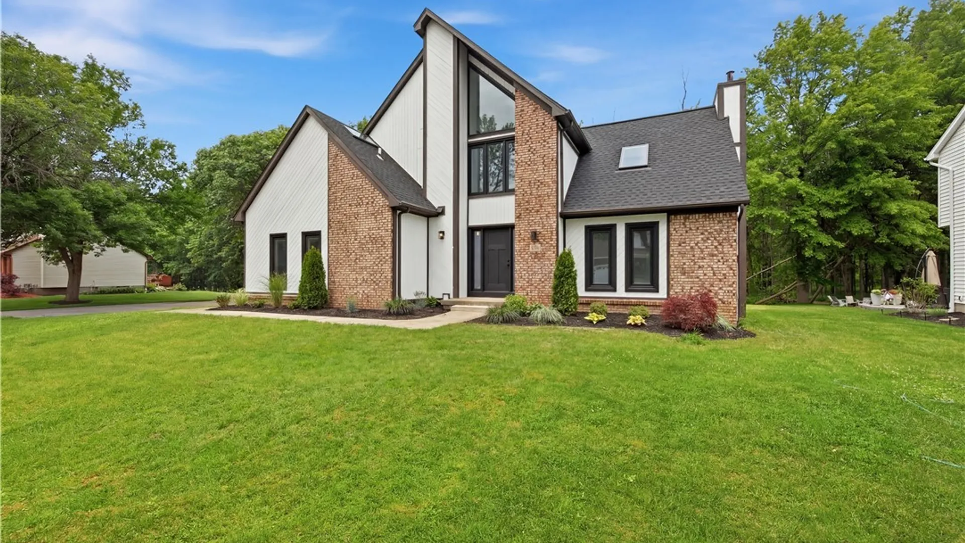 Property at 113 Meadow Spring Lane, Amherst, NY 14051 2