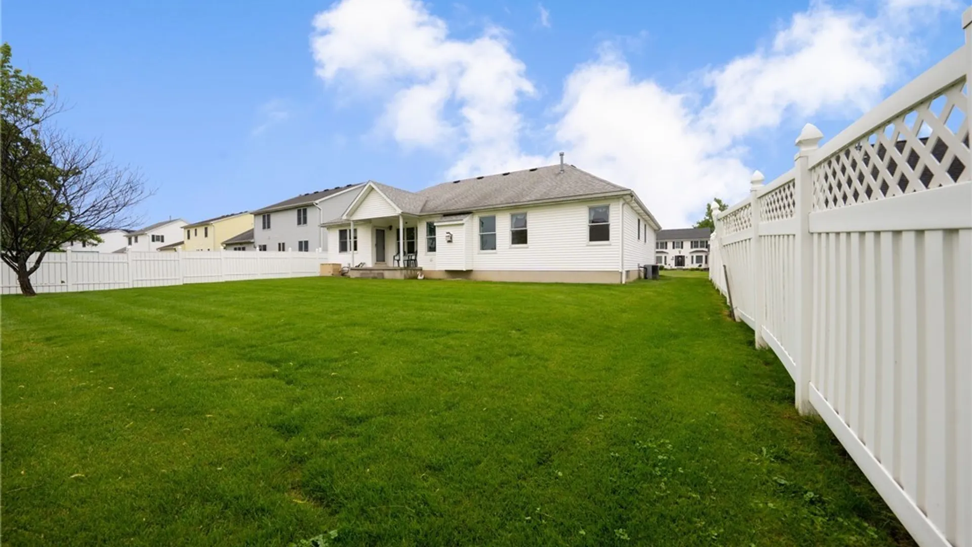 Property at 55 Ashley Drive, West Seneca, NY 14224 3