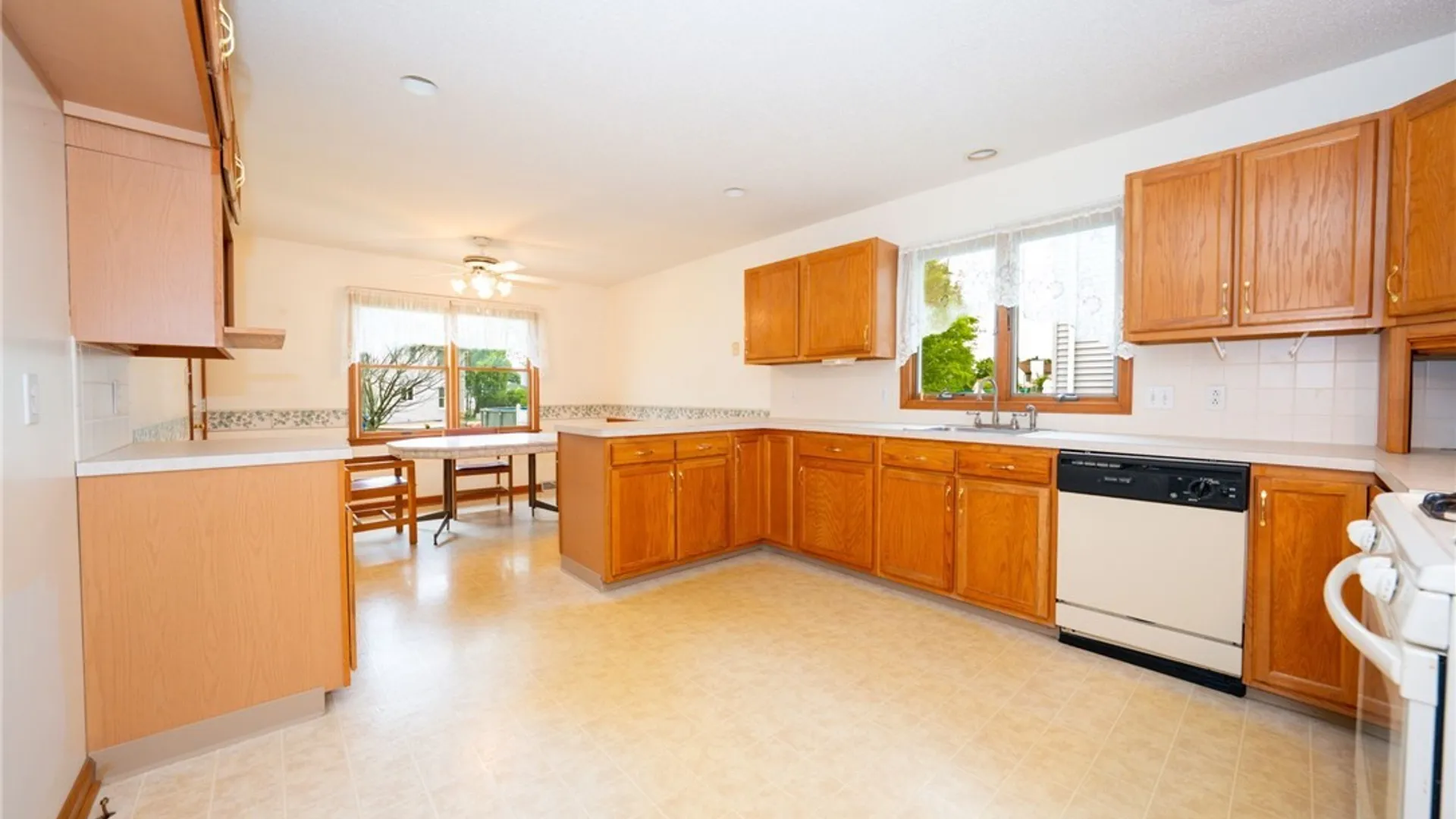 Property at 55 Ashley Drive, West Seneca, NY 14224 7