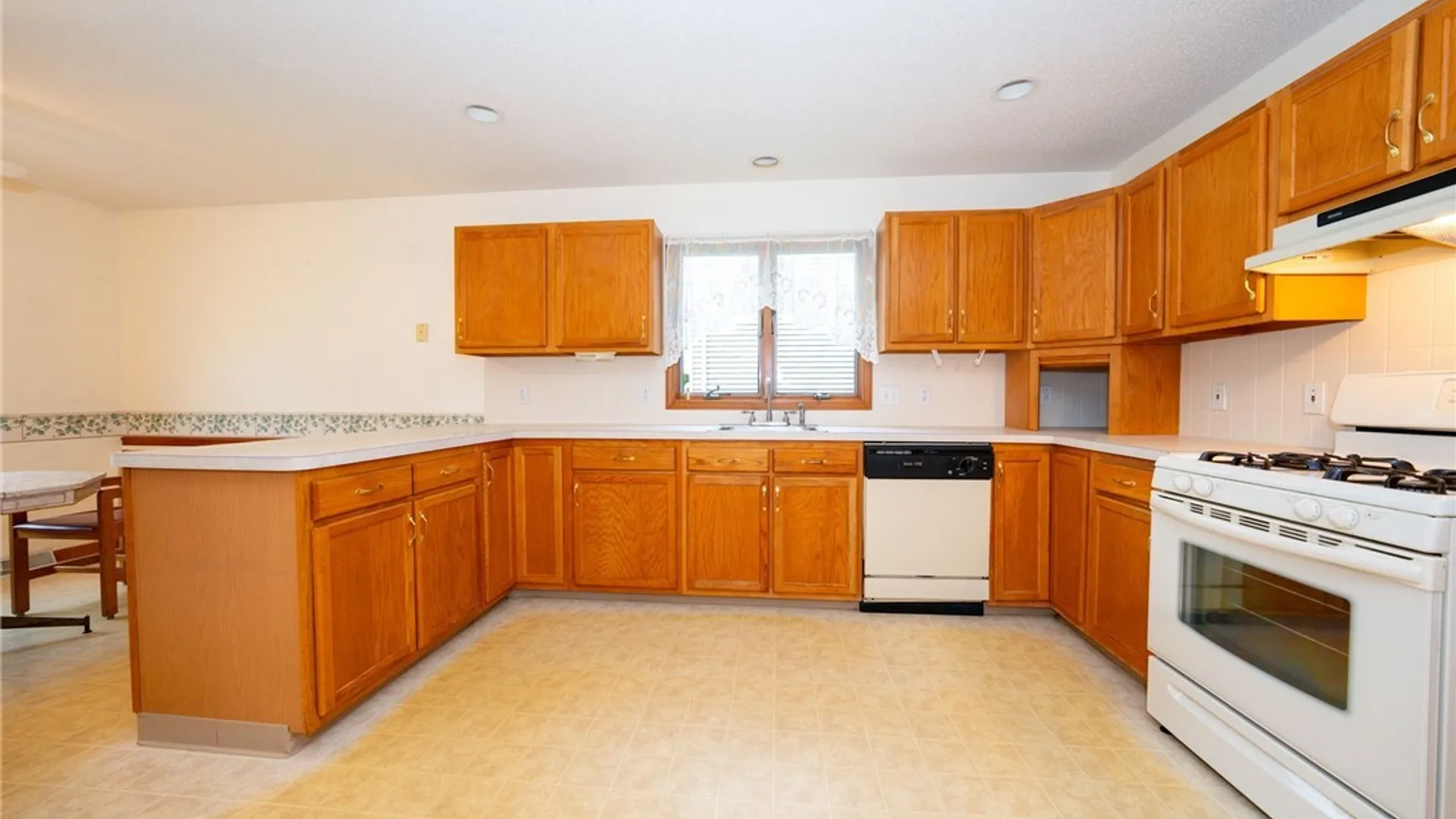 Property at 55 Ashley Drive, West Seneca, NY 14224 8