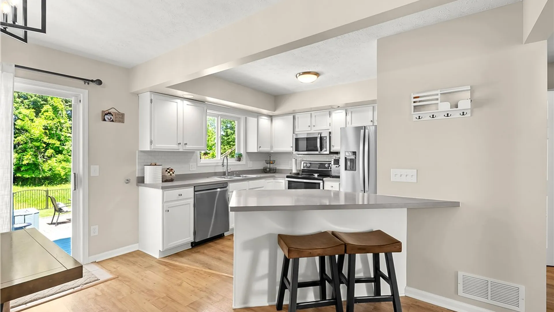 Property at 102 Cranbrook Ter, Webster, NY 14580 9