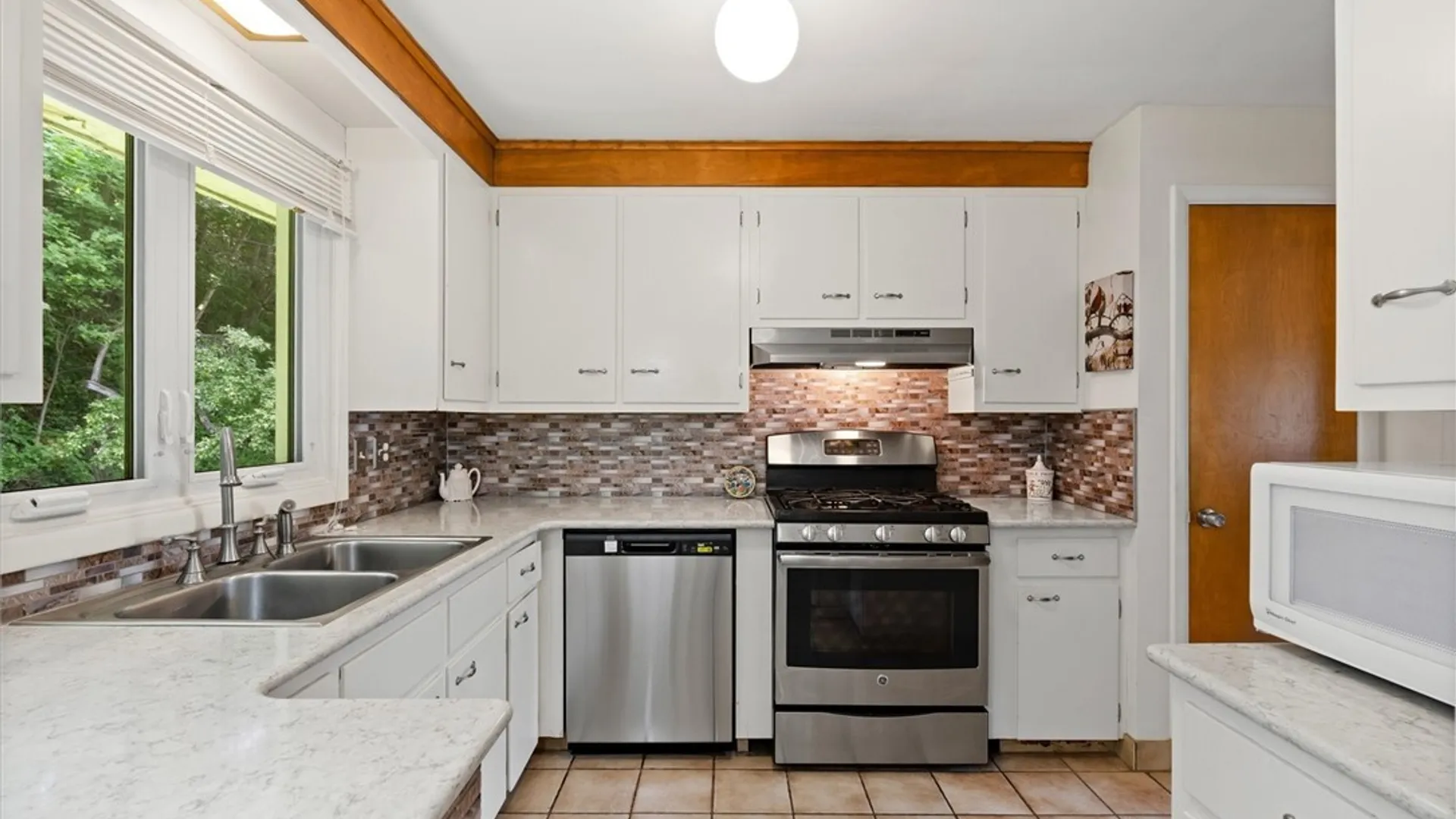 Property at 510 Hillsboro Parkway, Syracuse, NY 13214 13