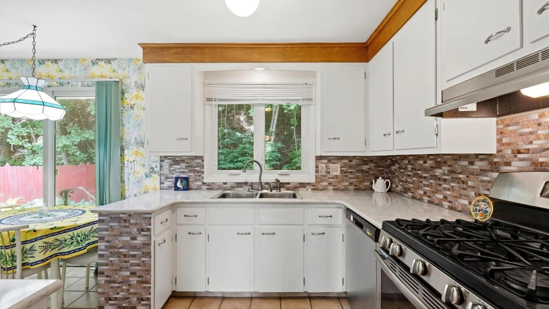 Property at 510 Hillsboro Parkway, Syracuse, NY 13214 14