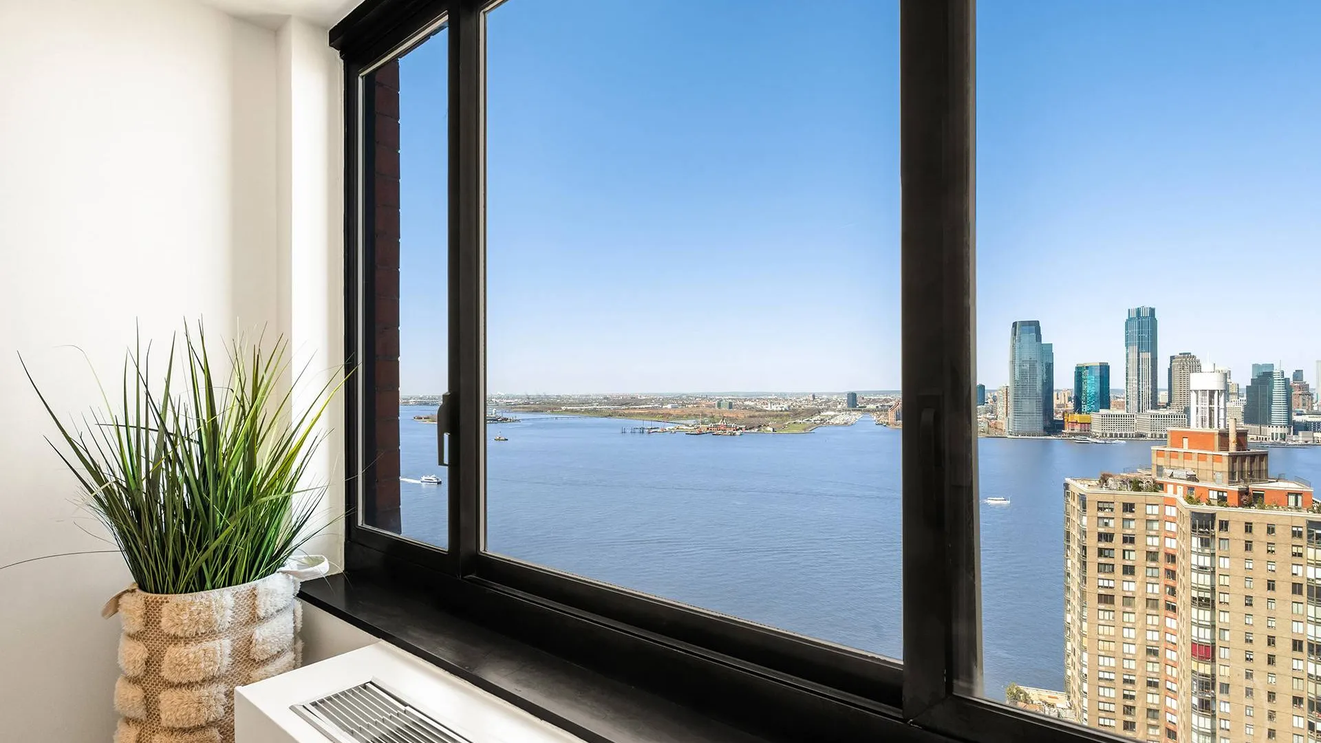 Property at 200 Rector Place, New York, NY 10280 5