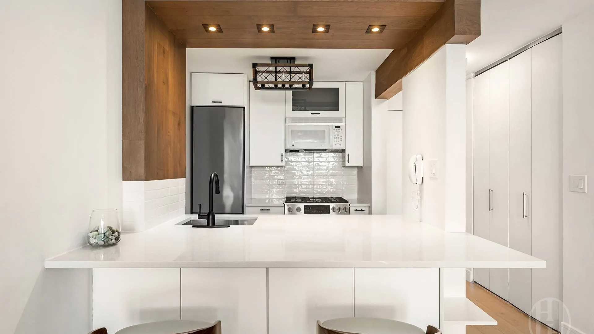 Property at 200 Rector Place, New York, NY 10280 6