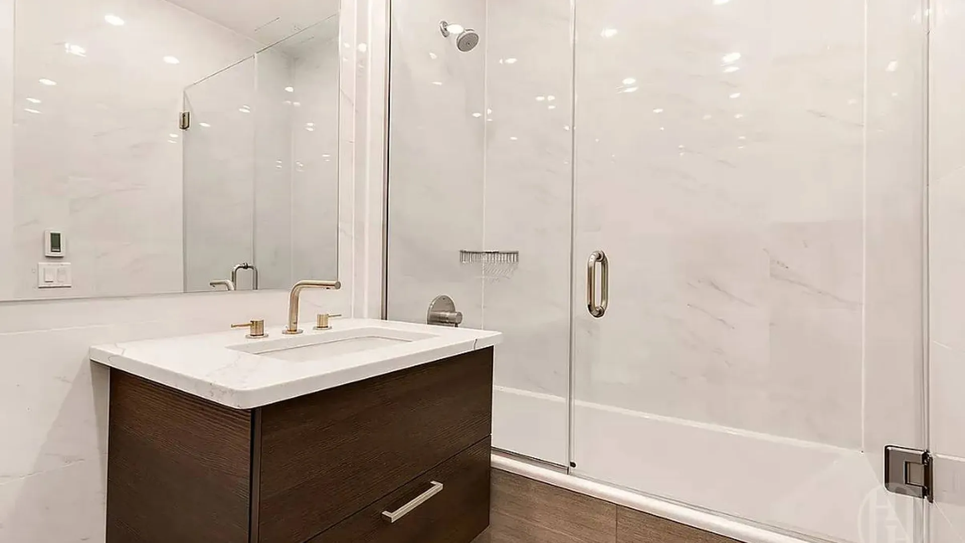Property at 11 -35 45th Ave, Queens, NY 11101 4