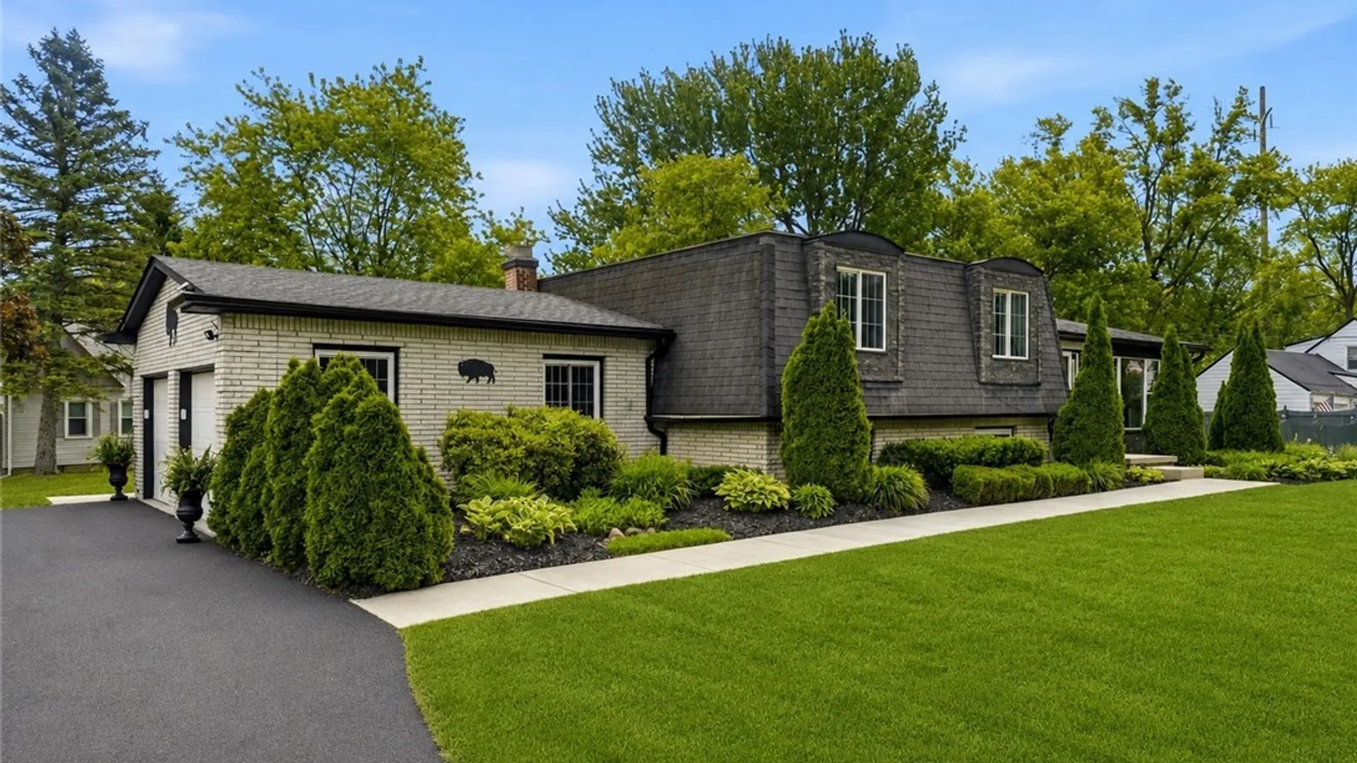 Property at 5015 Mckinley Parkway, Hamburg, NY 14075 4