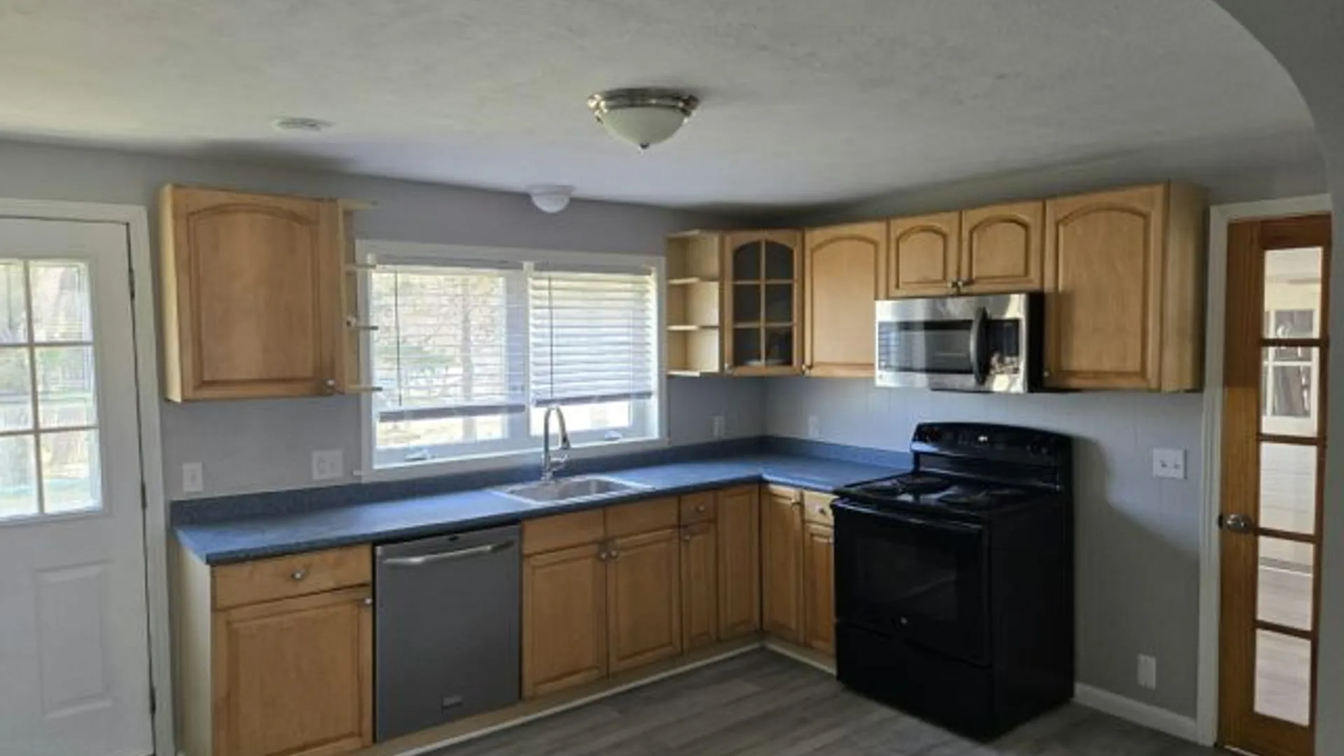 Property at 80 Haviland Rd, Poughkeepsie, NY 12601 2