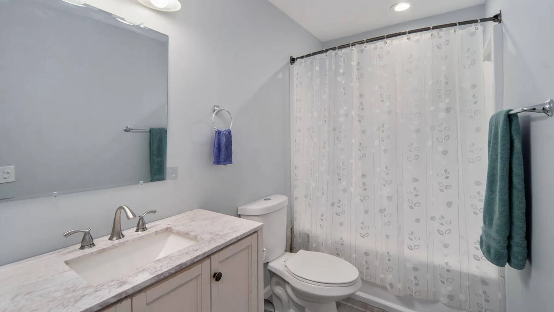 Property at 6 Silverberry Place, Albany, NY 12211 17