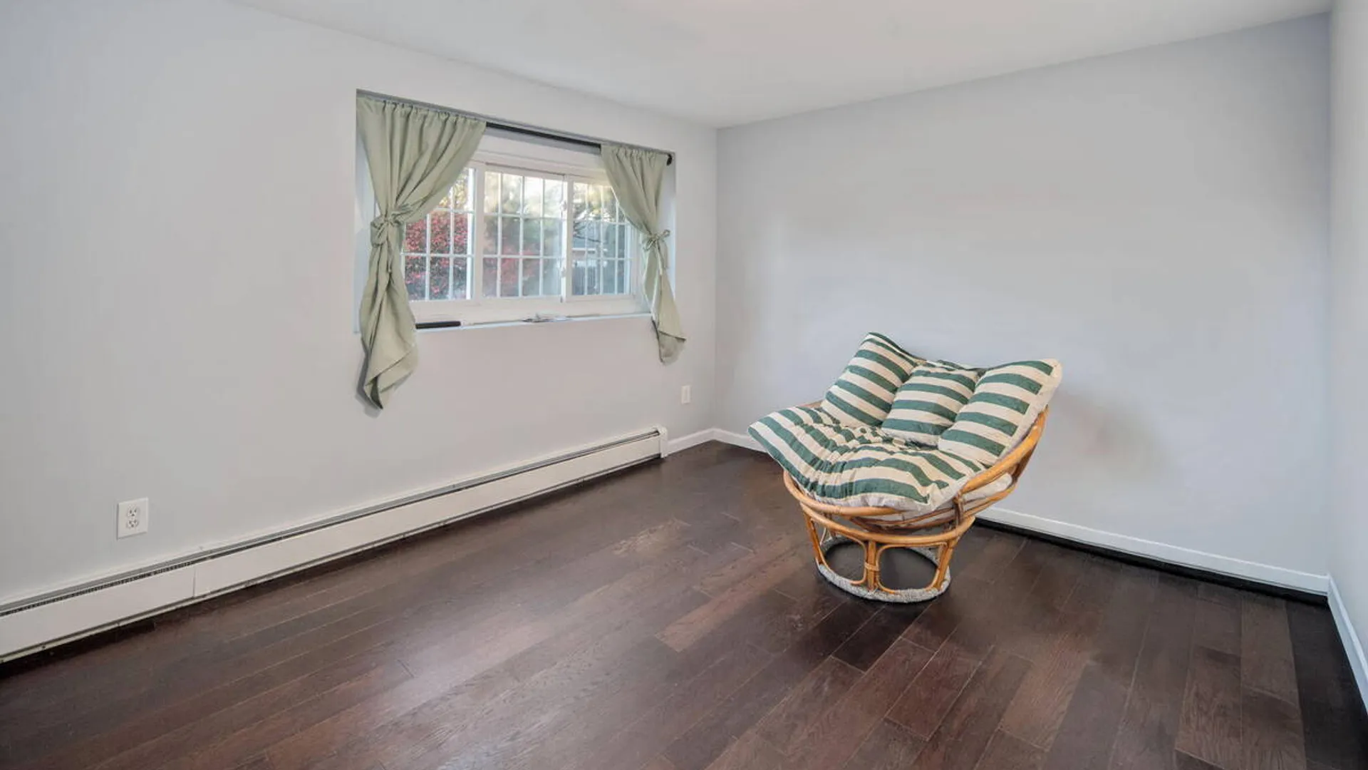 Property at 6 Silverberry Place, Albany, NY 12211 21