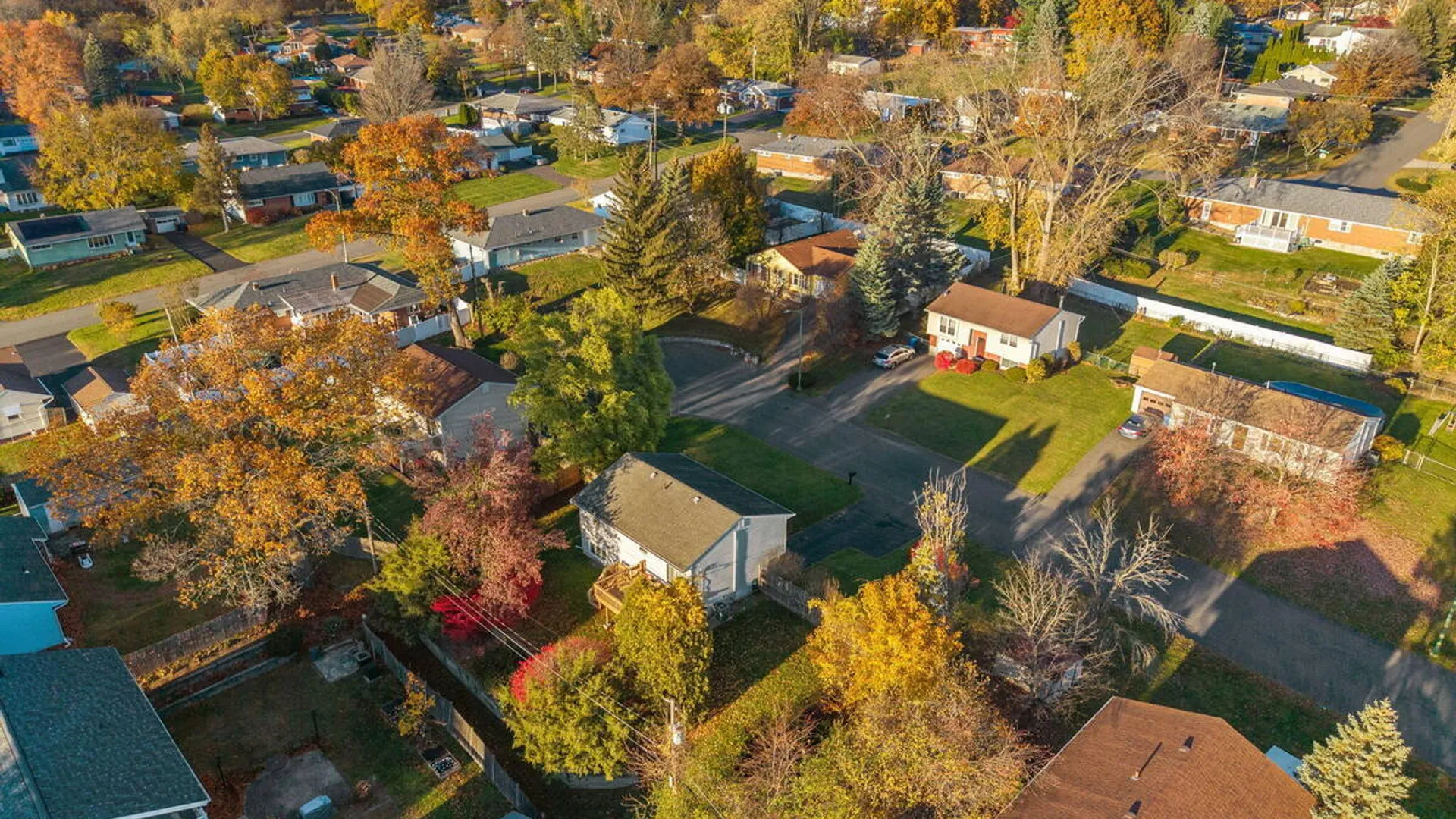 Property at 6 Silverberry Place, Albany, NY 12211 34