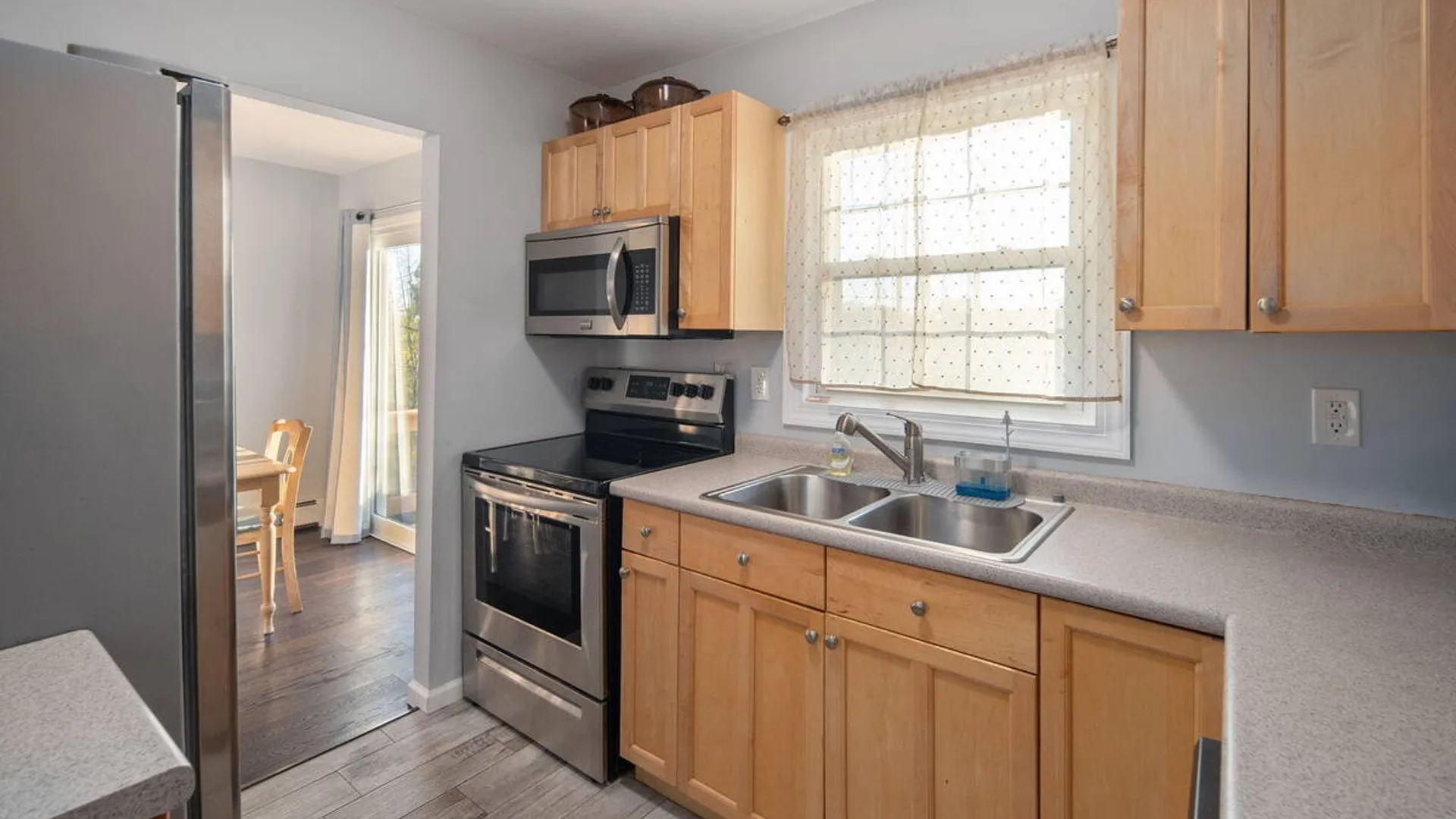 Property at 6 Silverberry Place, Albany, NY 12211 4