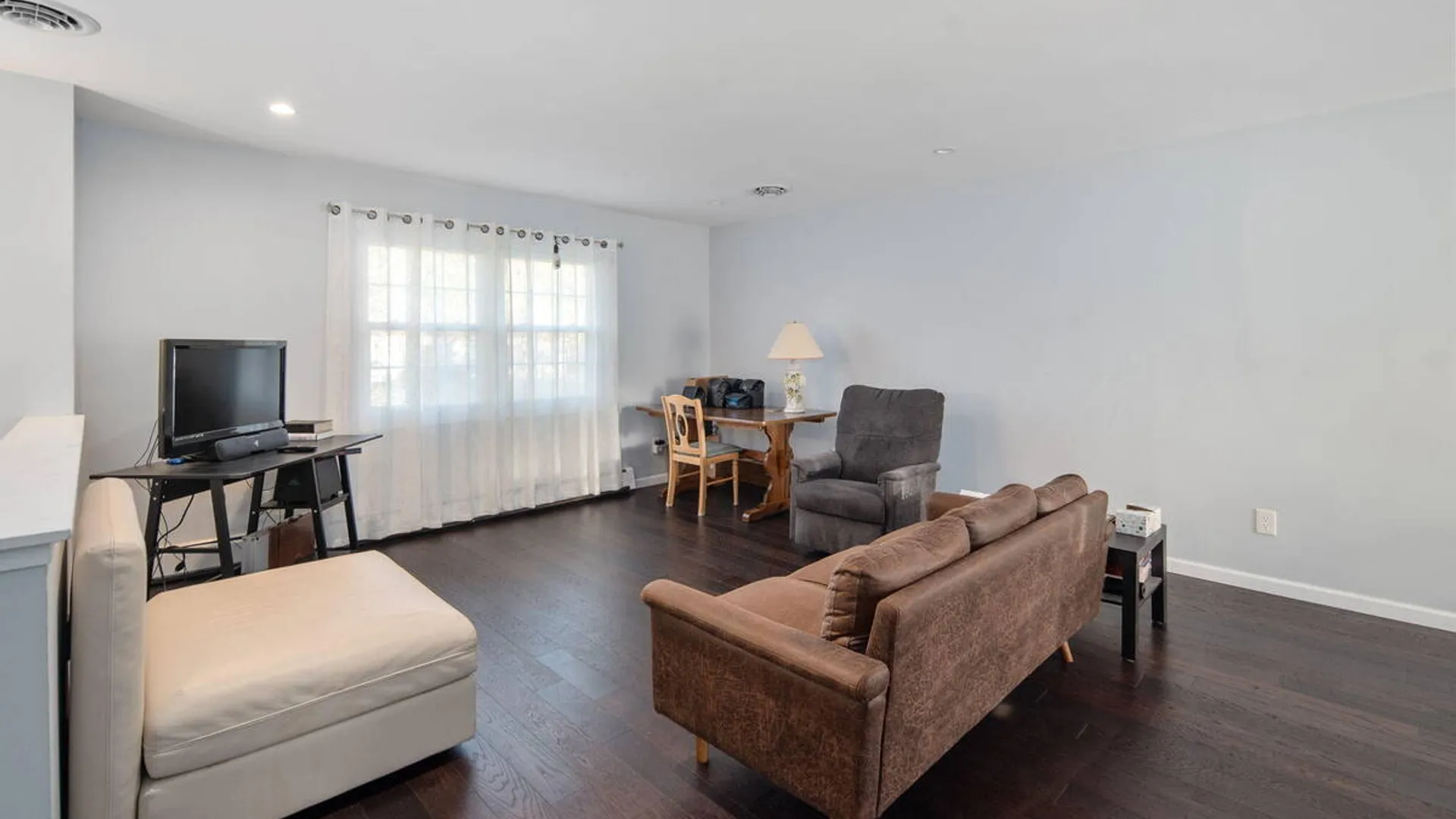 Property at 6 Silverberry Place, Albany, NY 12211 8