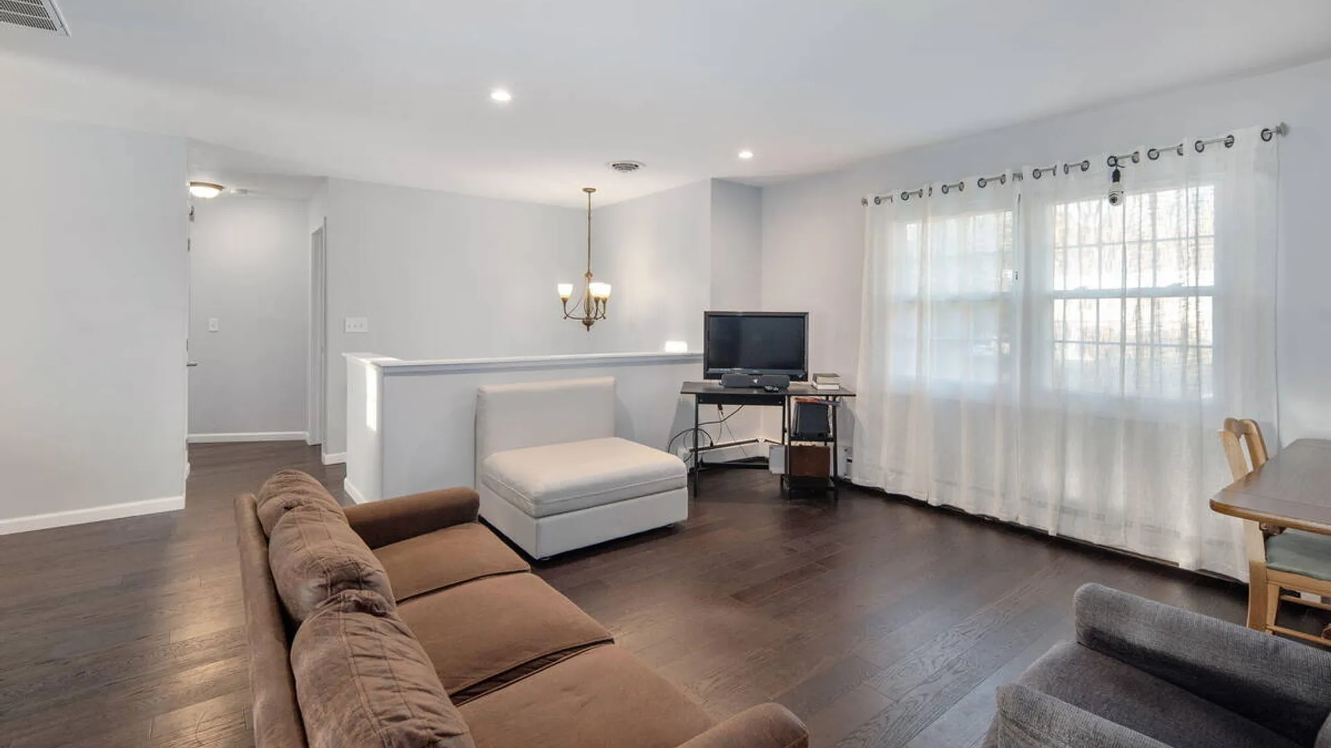 Property at 6 Silverberry Place, Albany, NY 12211 9
