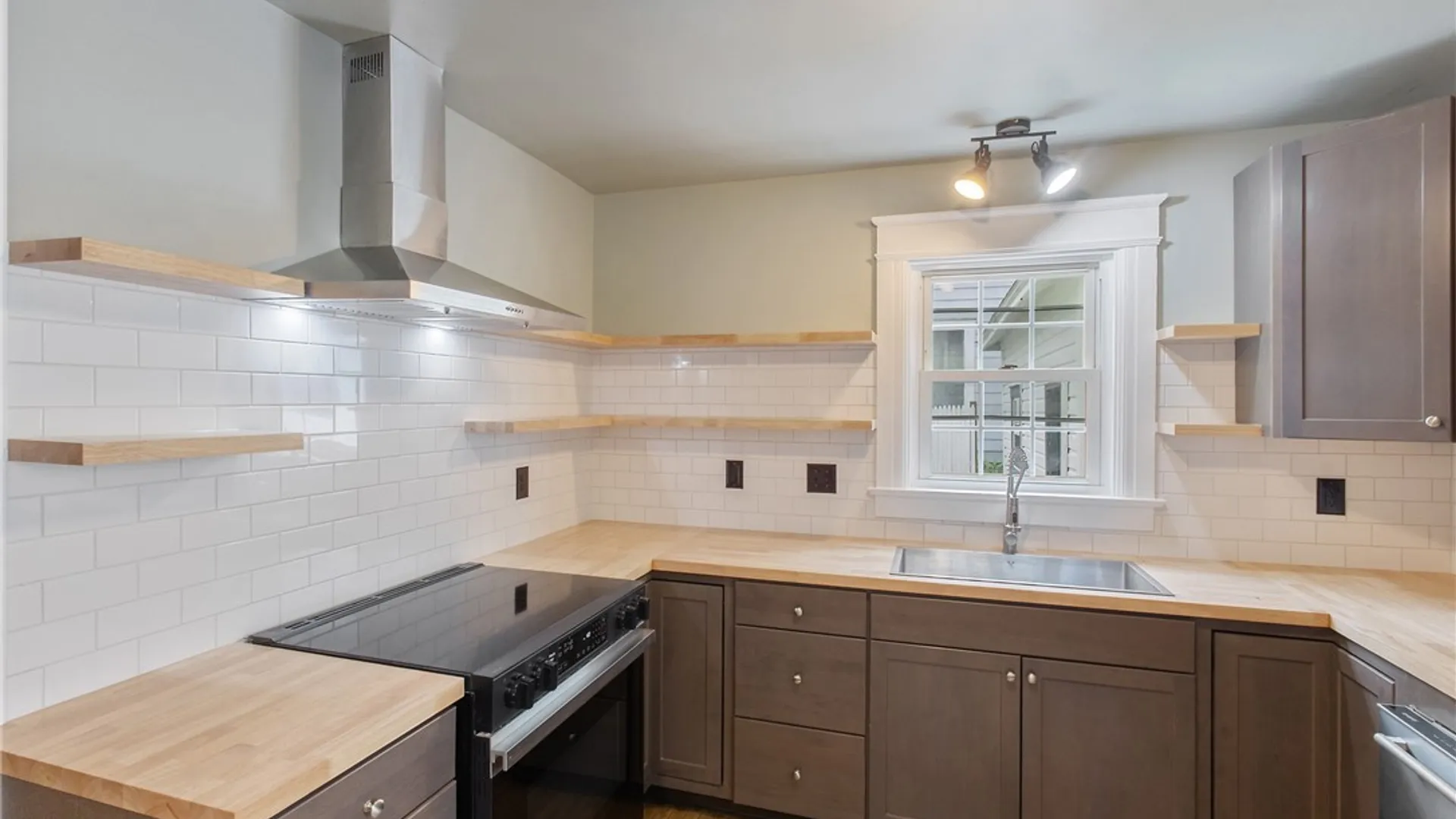Property at 16 N 5th Street, Fulton, NY 13069 14