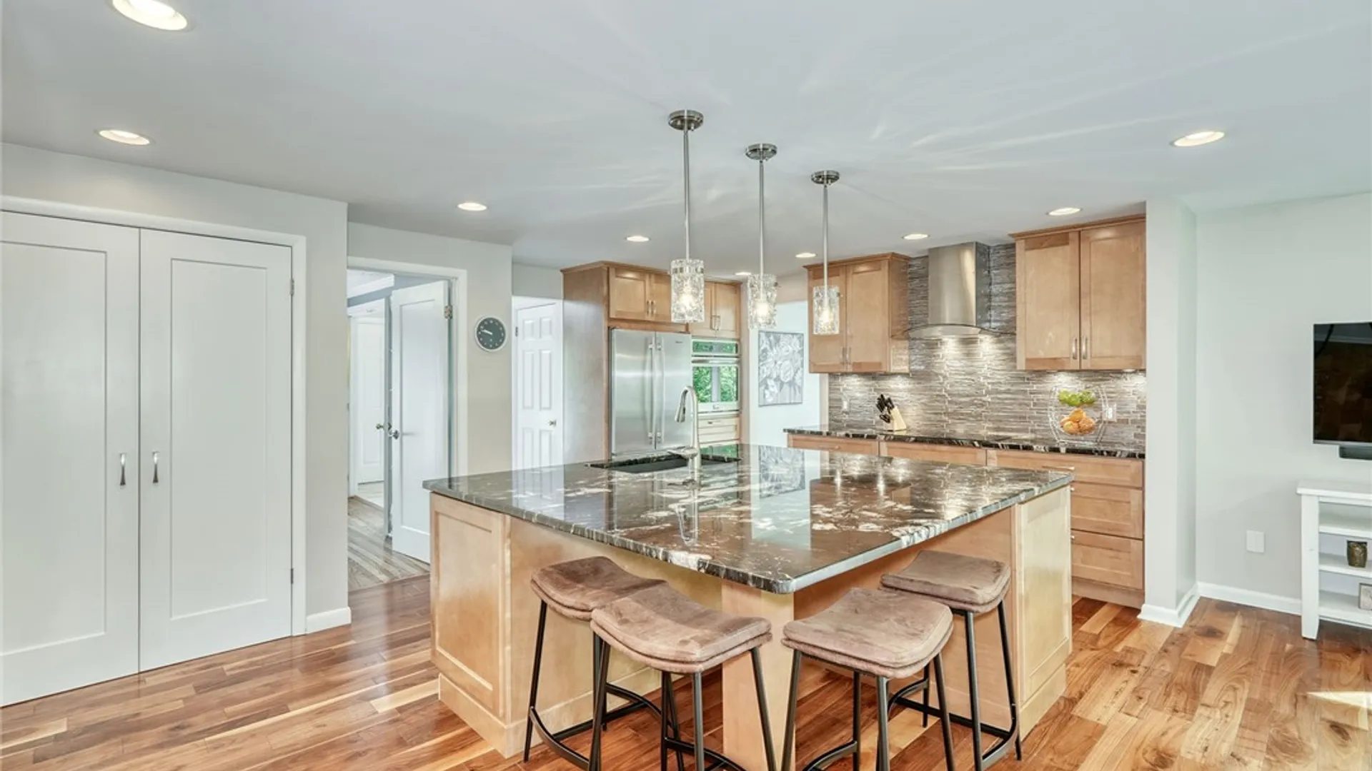 Property at 6 Millwood Court, Pittsford, NY 14534 16