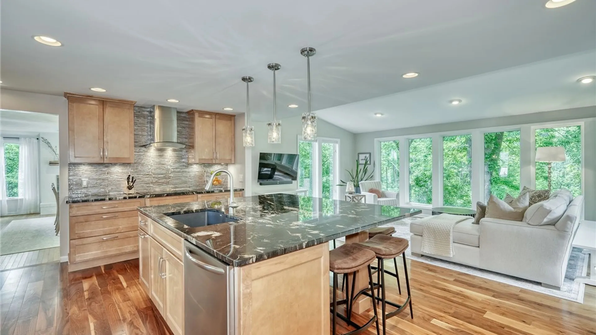 Property at 6 Millwood Court, Pittsford, NY 14534 2