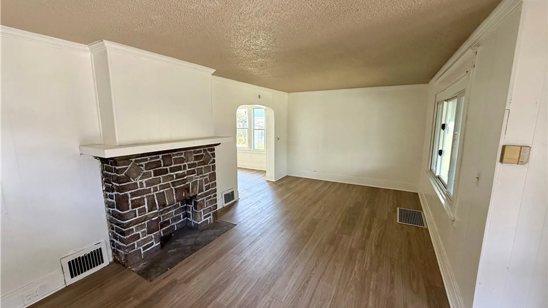 Property at 24 Amsterdam Avenue, Buffalo, NY 14215 4