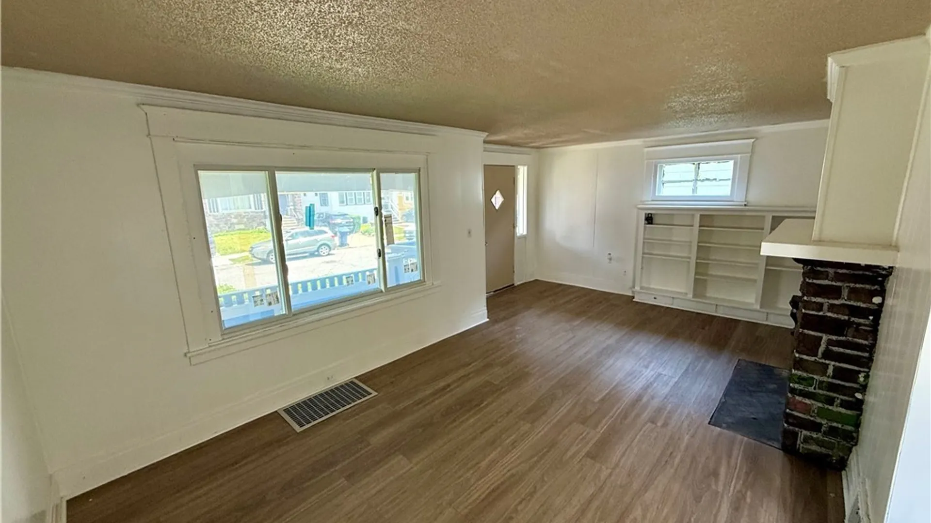 Property at 24 Amsterdam Avenue, Buffalo, NY 14215 5