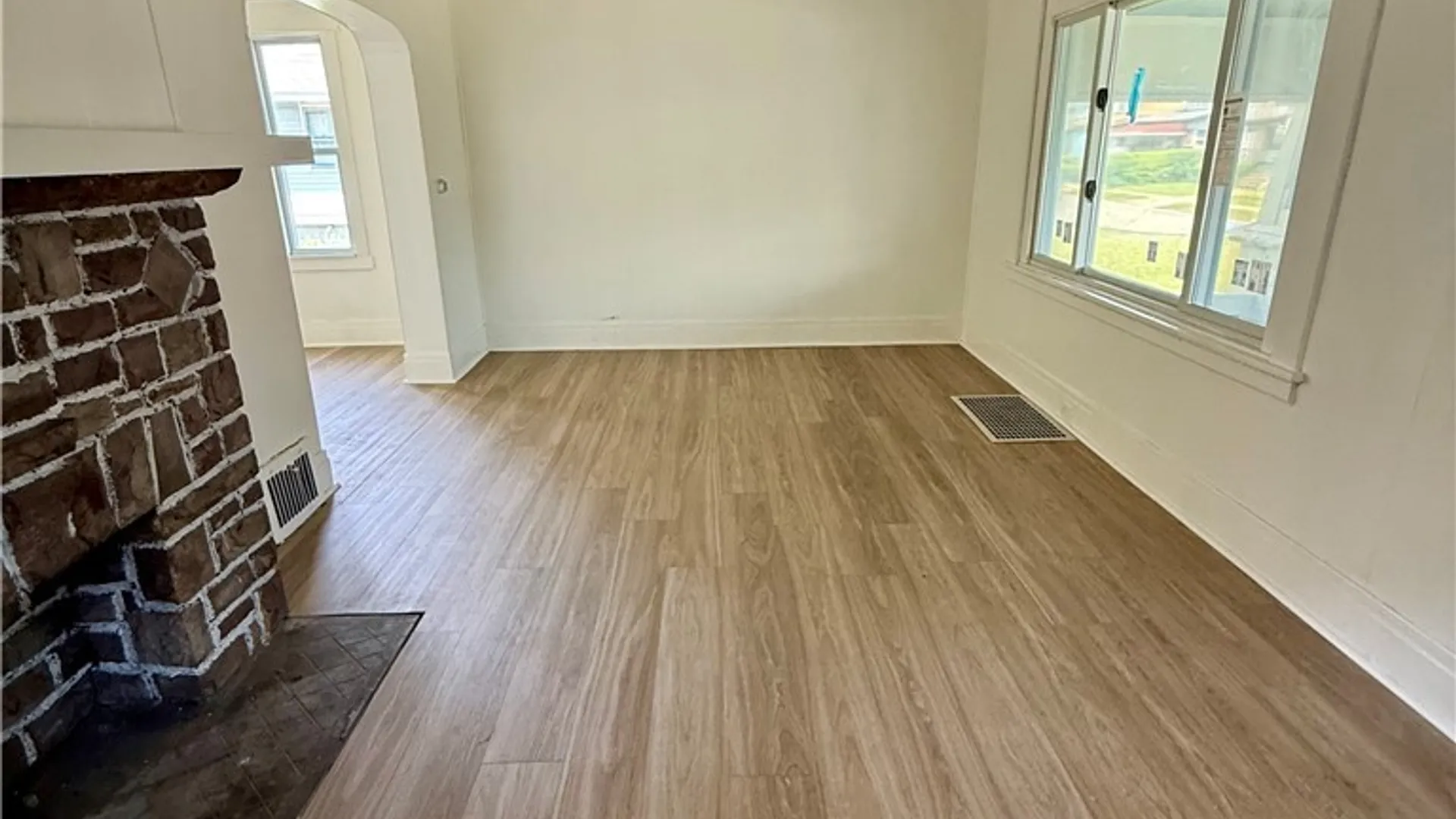 Property at 24 Amsterdam Avenue, Buffalo, NY 14215 7