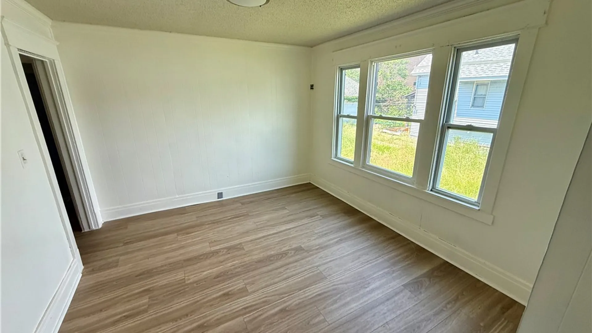 Property at 24 Amsterdam Avenue, Buffalo, NY 14215 8