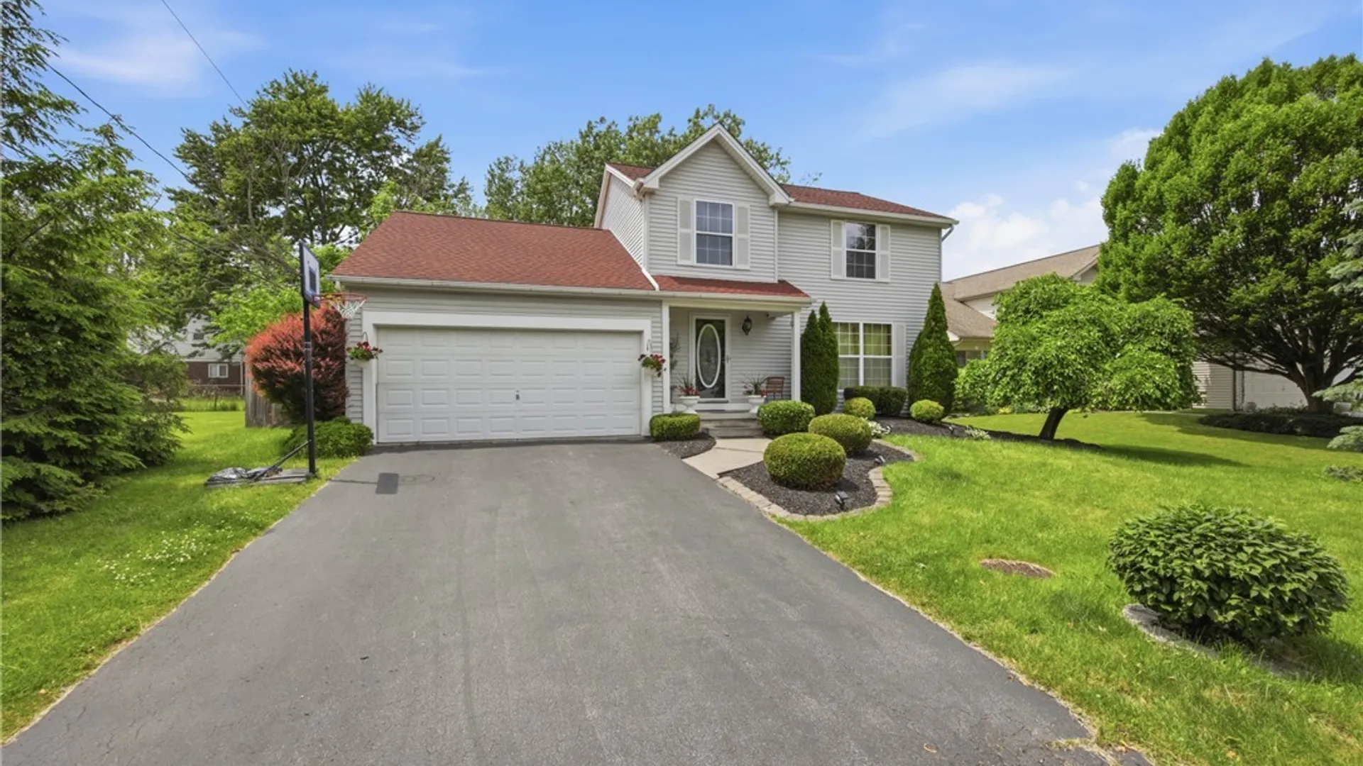 Property at 14 Hitching Post Lane, Amherst, NY 14228 2