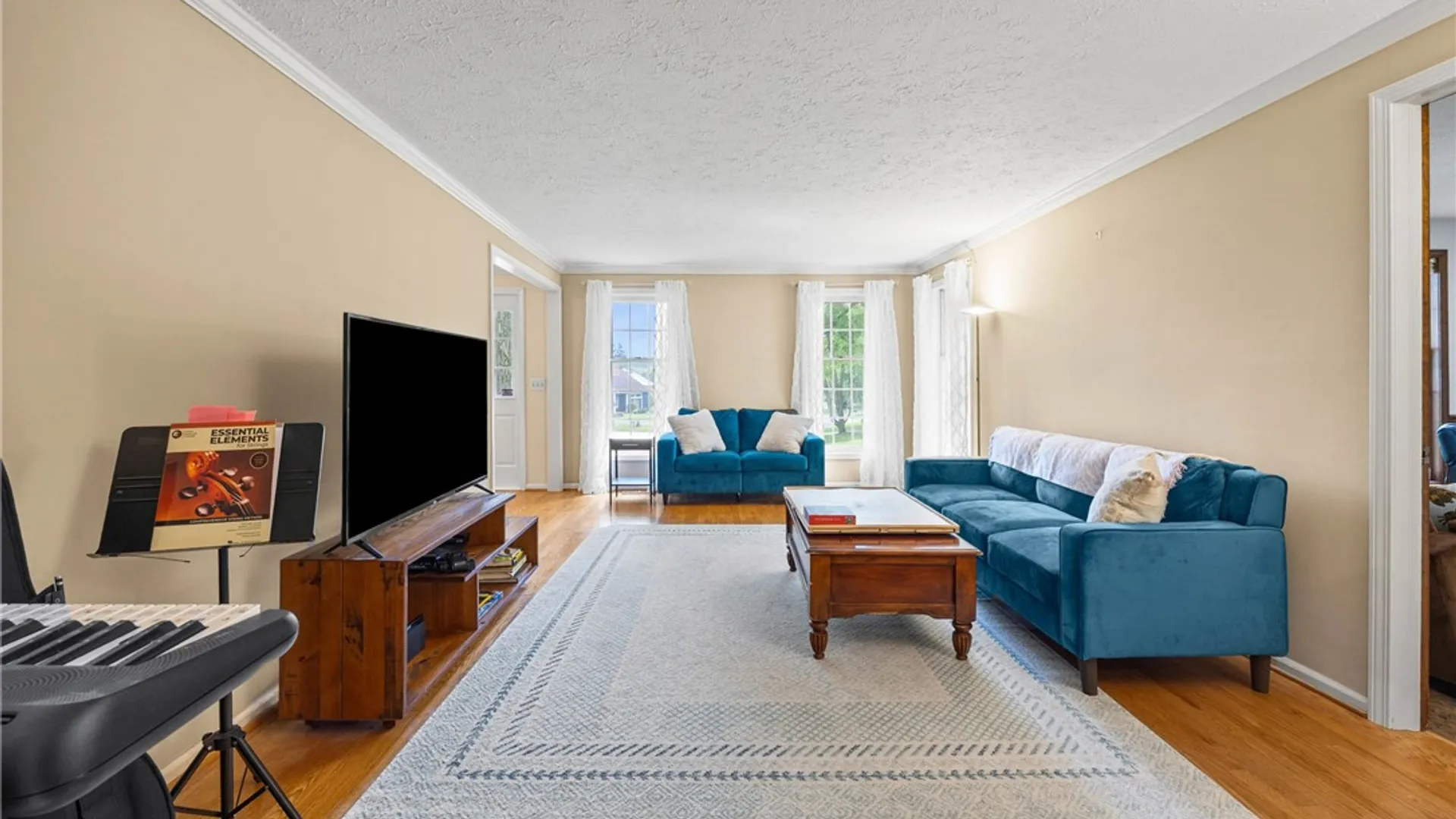 Property at 32 Summit Oaks, Pittsford, NY 14534 3